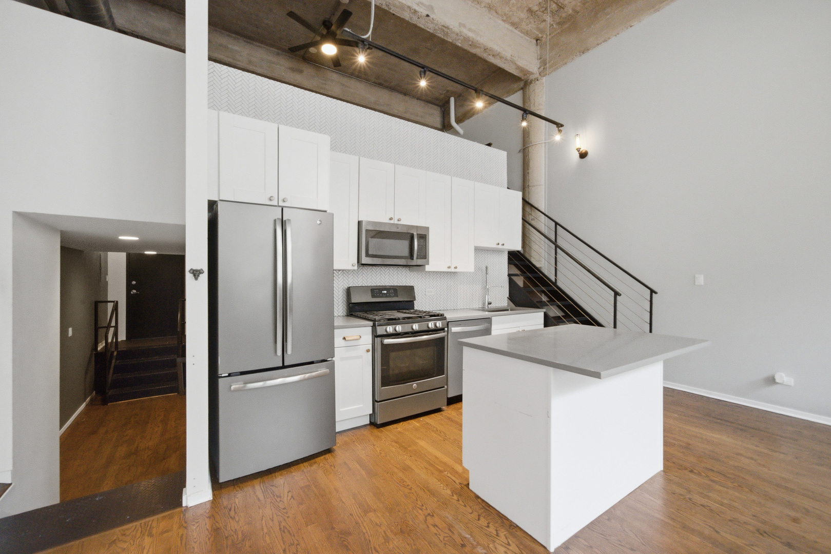 2000 S Michigan Avenue Unit: 103