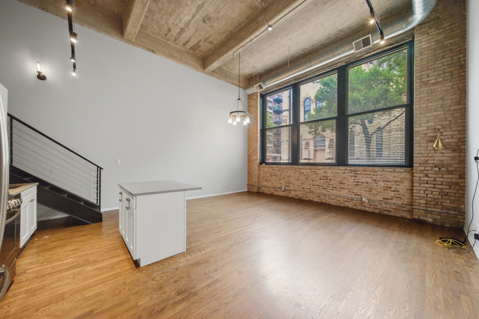 2000 S Michigan Avenue Unit: 103