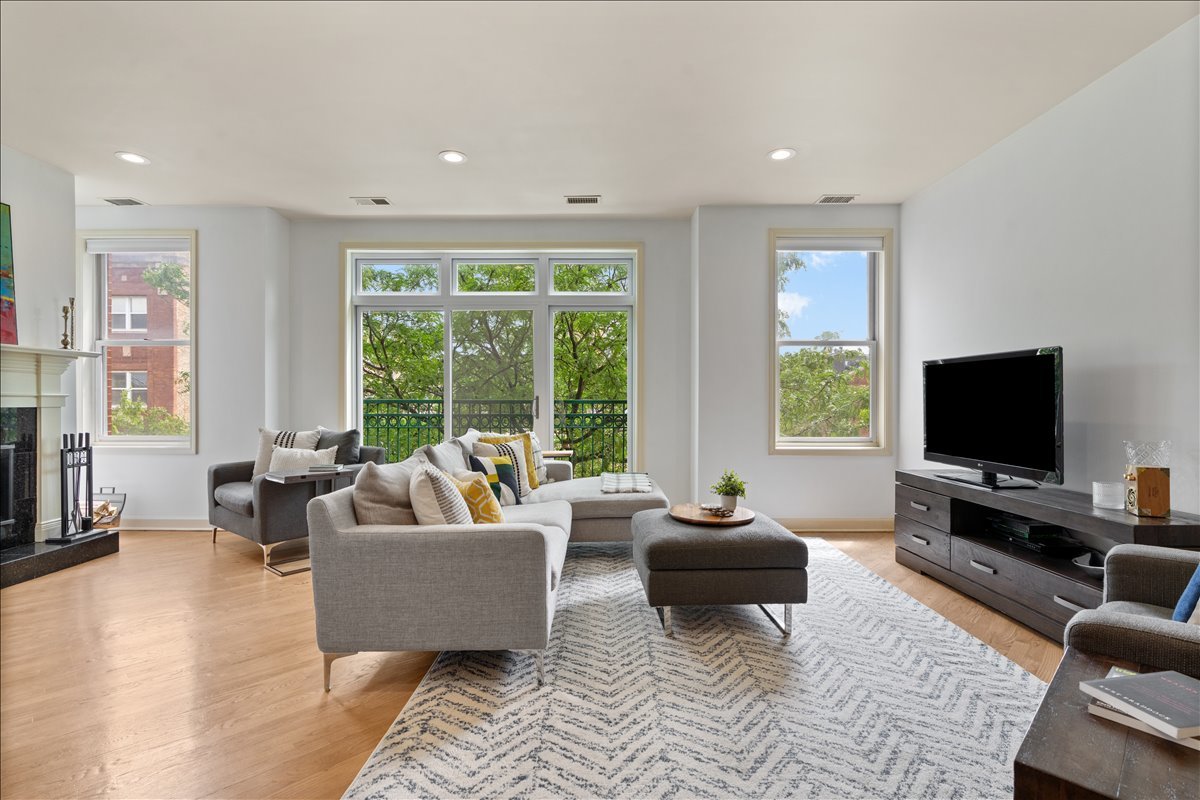 3248 N Sheffield Avenue Unit: 3