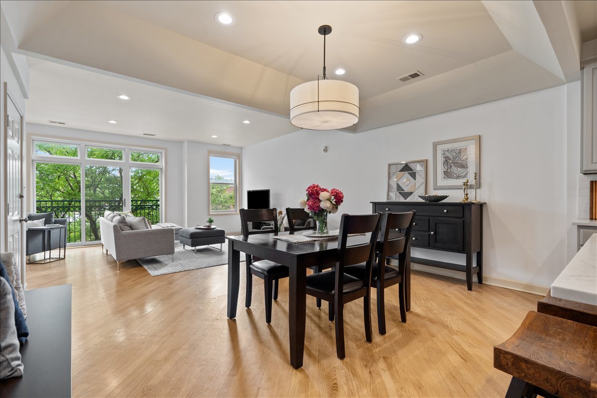 3248 N Sheffield Avenue Unit: 3