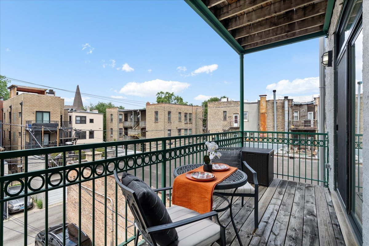 3248 N Sheffield Avenue Unit: 3