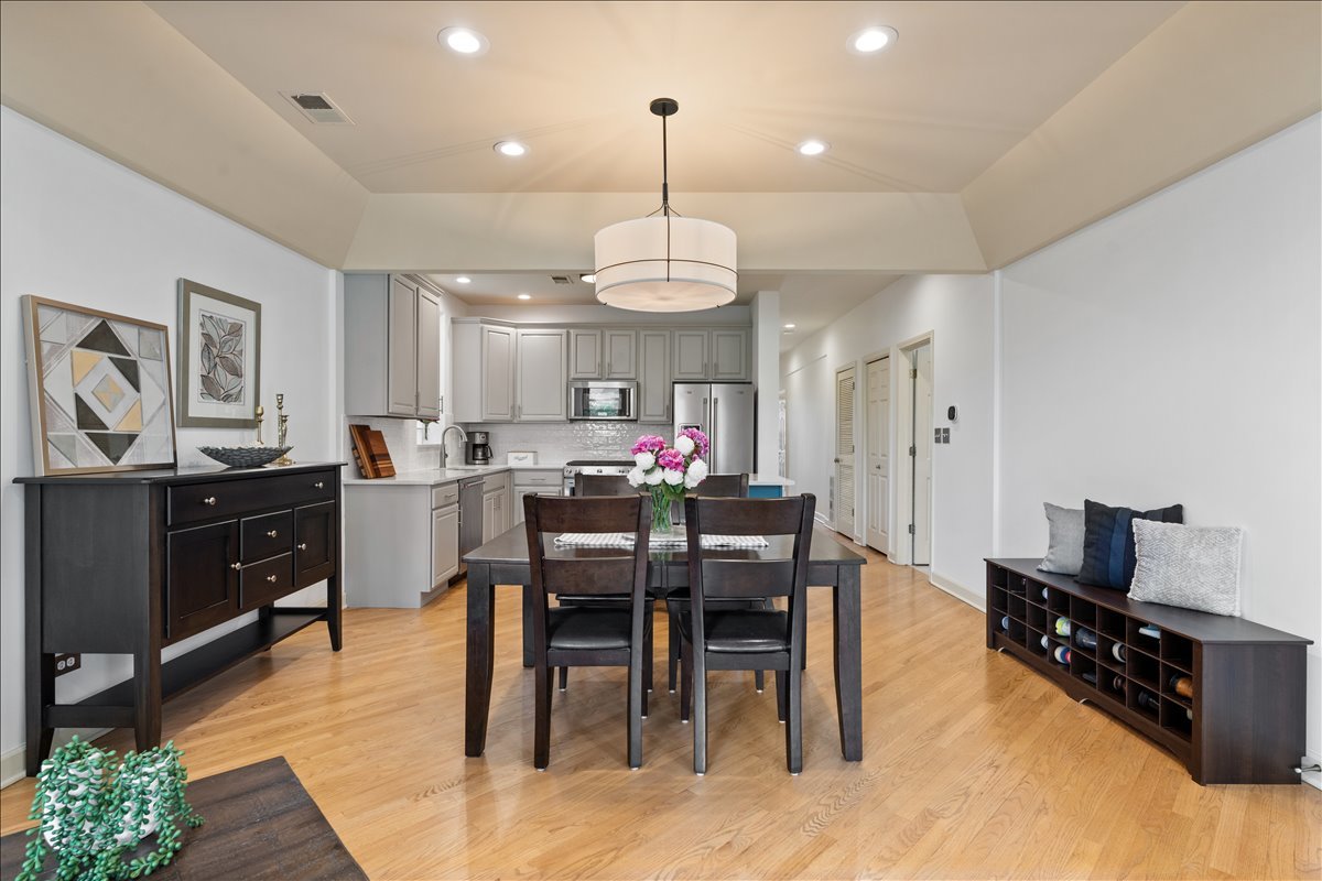 3248 N Sheffield Avenue Unit: 3
