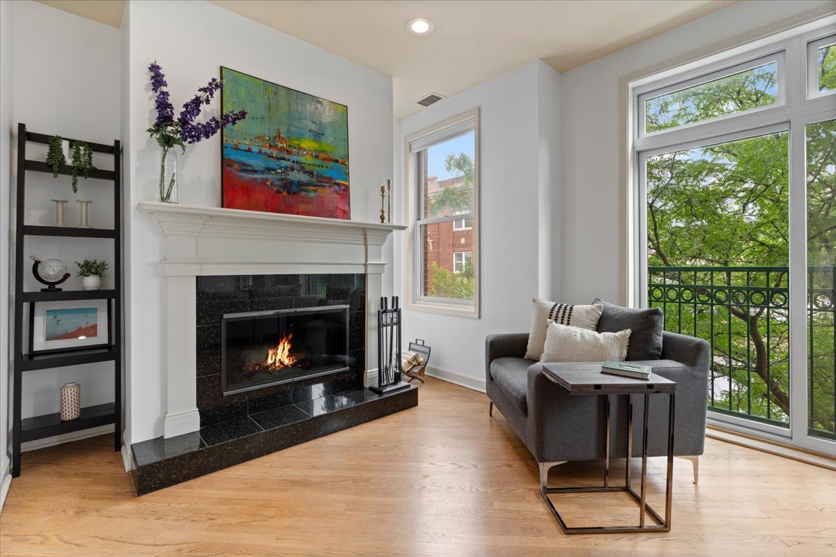 3248 N Sheffield Avenue Unit: 3