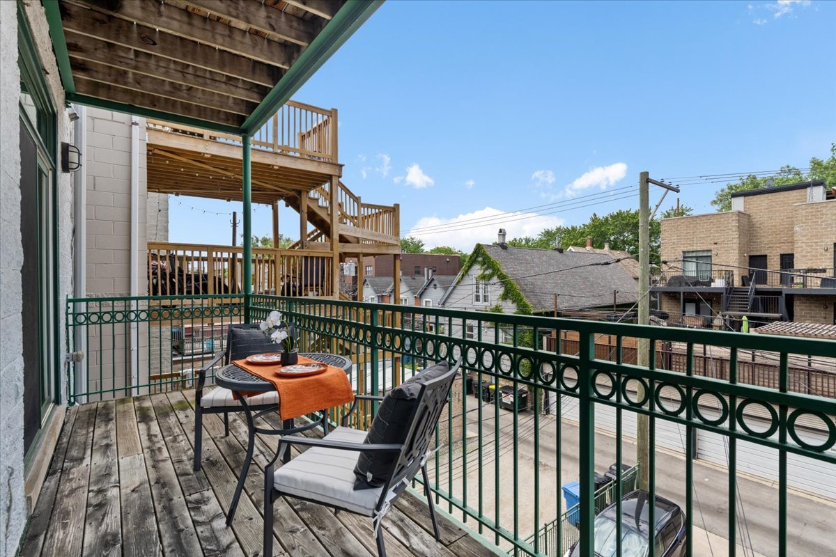 3248 N Sheffield Avenue Unit: 3