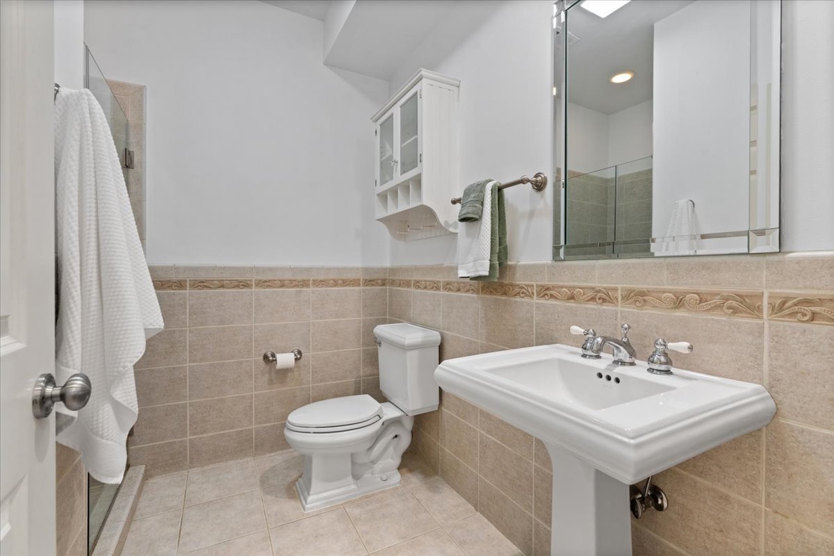 3248 N Sheffield Avenue Unit: 3