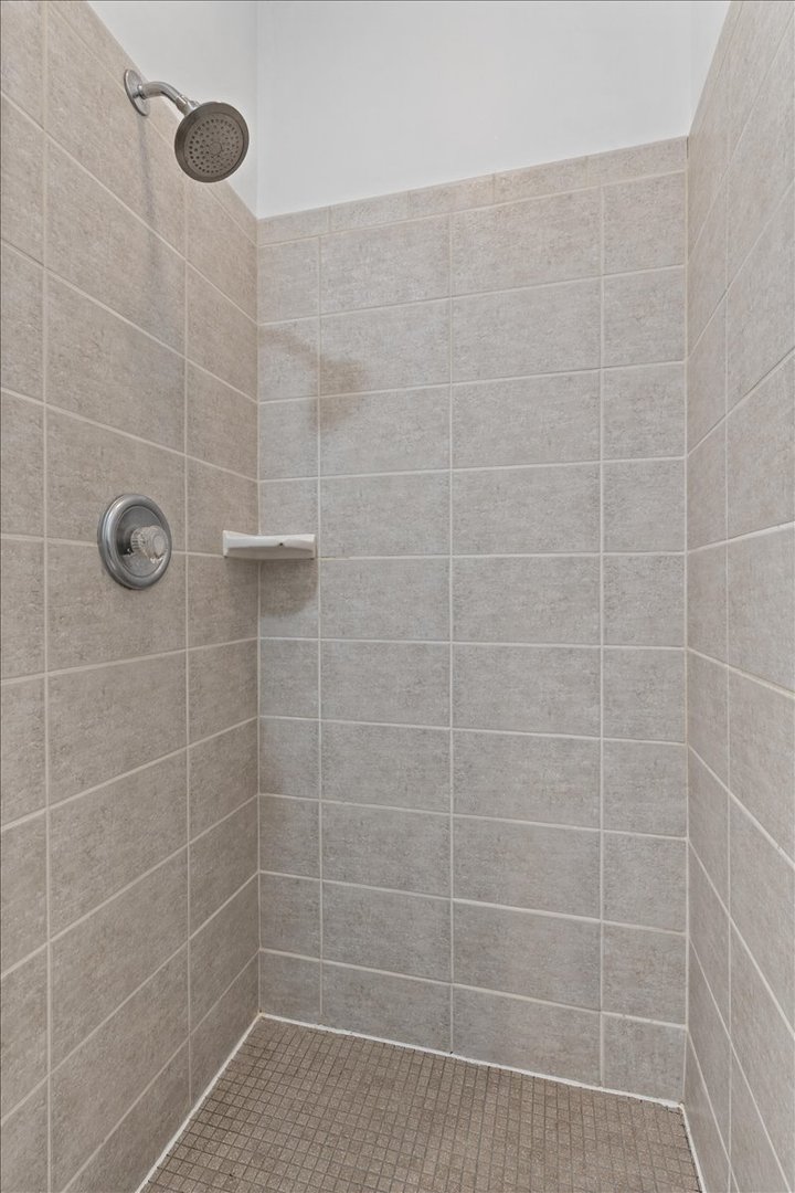 3248 N Sheffield Avenue Unit: 3