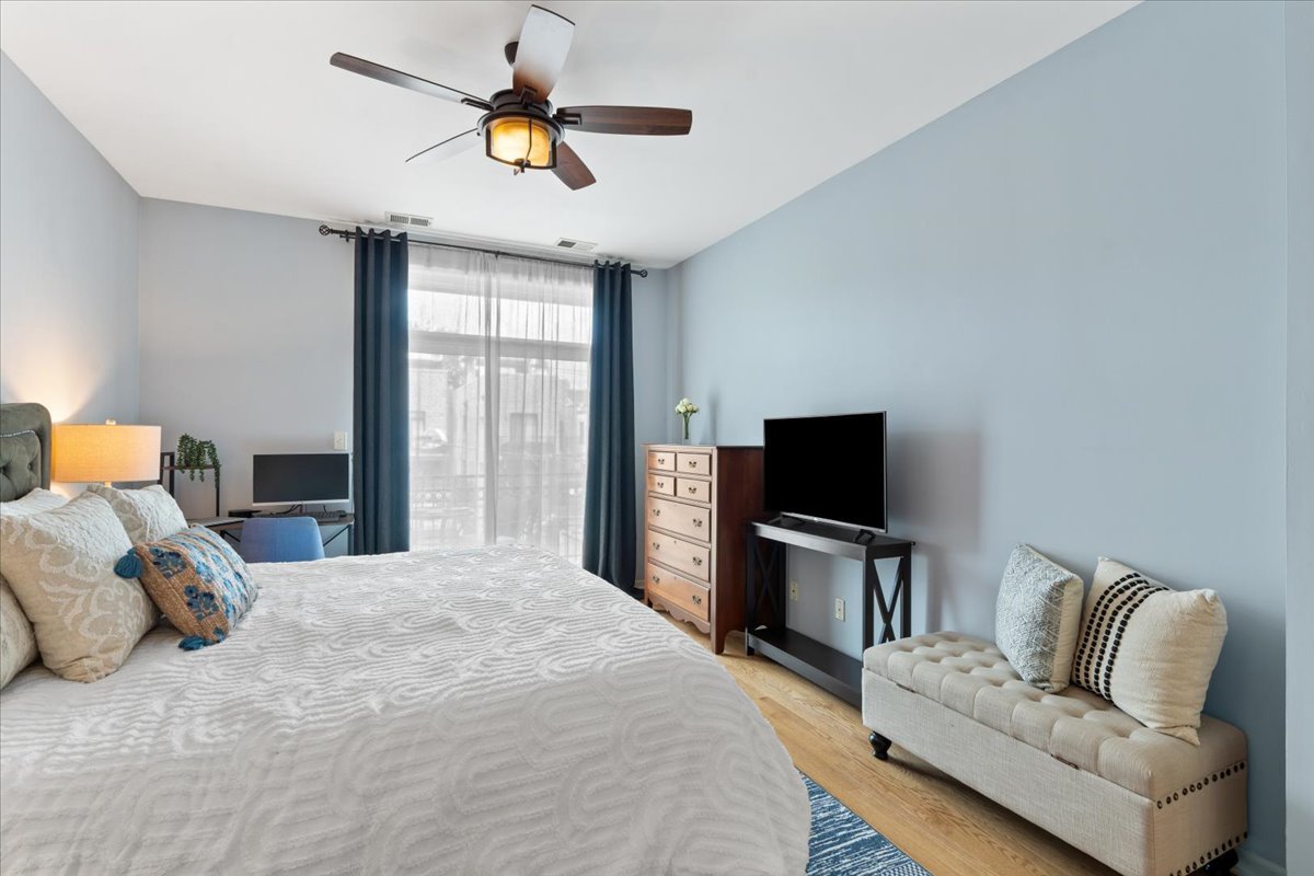 3248 N Sheffield Avenue Unit: 3