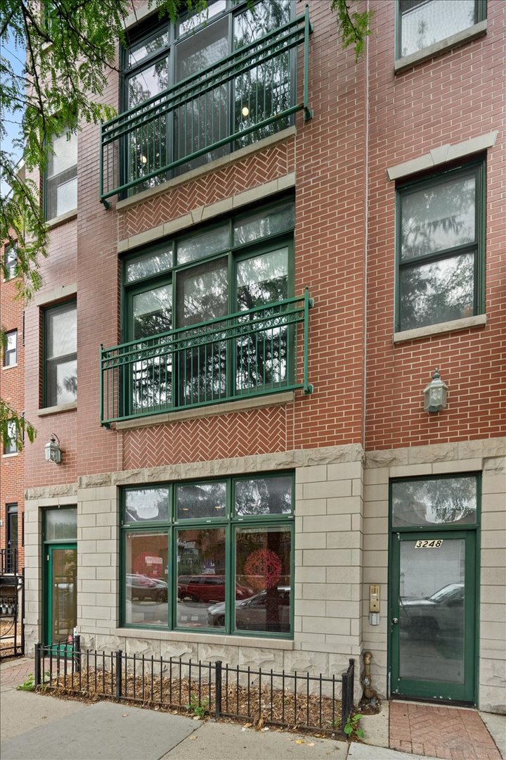 3248 N Sheffield Avenue Unit: 3