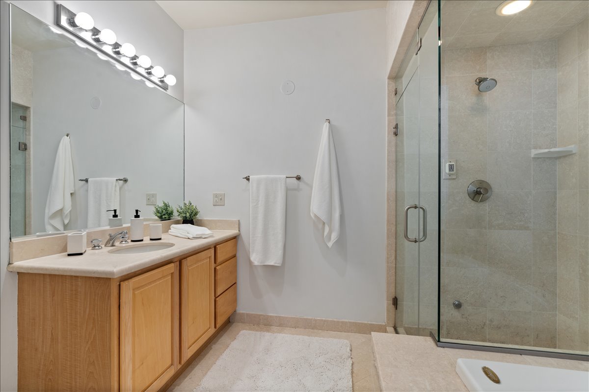 3248 N Sheffield Avenue Unit: 3