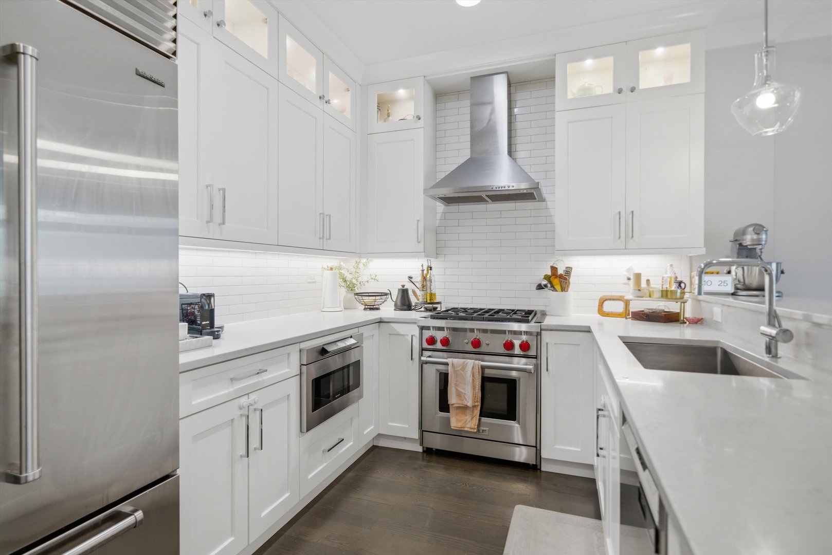 2341 W Roscoe Street Unit: 2W