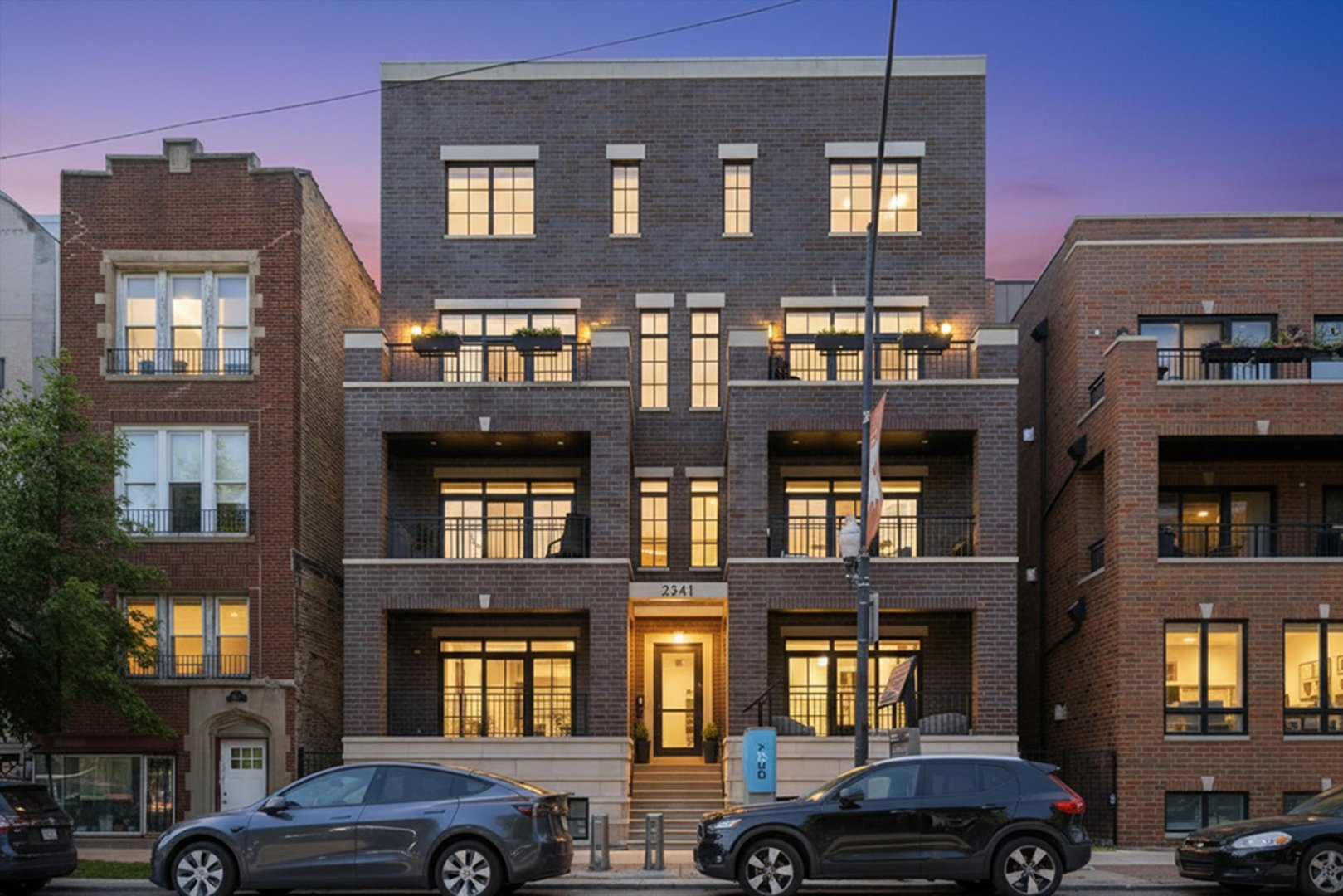 2341 W Roscoe Street Unit: 2W
