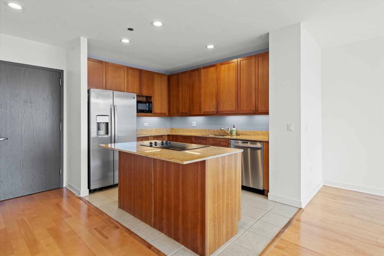 737 W Washington Boulevard Unit: 2804
