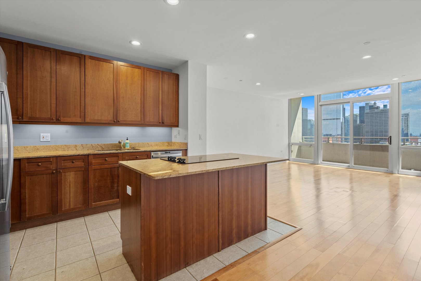 737 W Washington Boulevard Unit: 2804