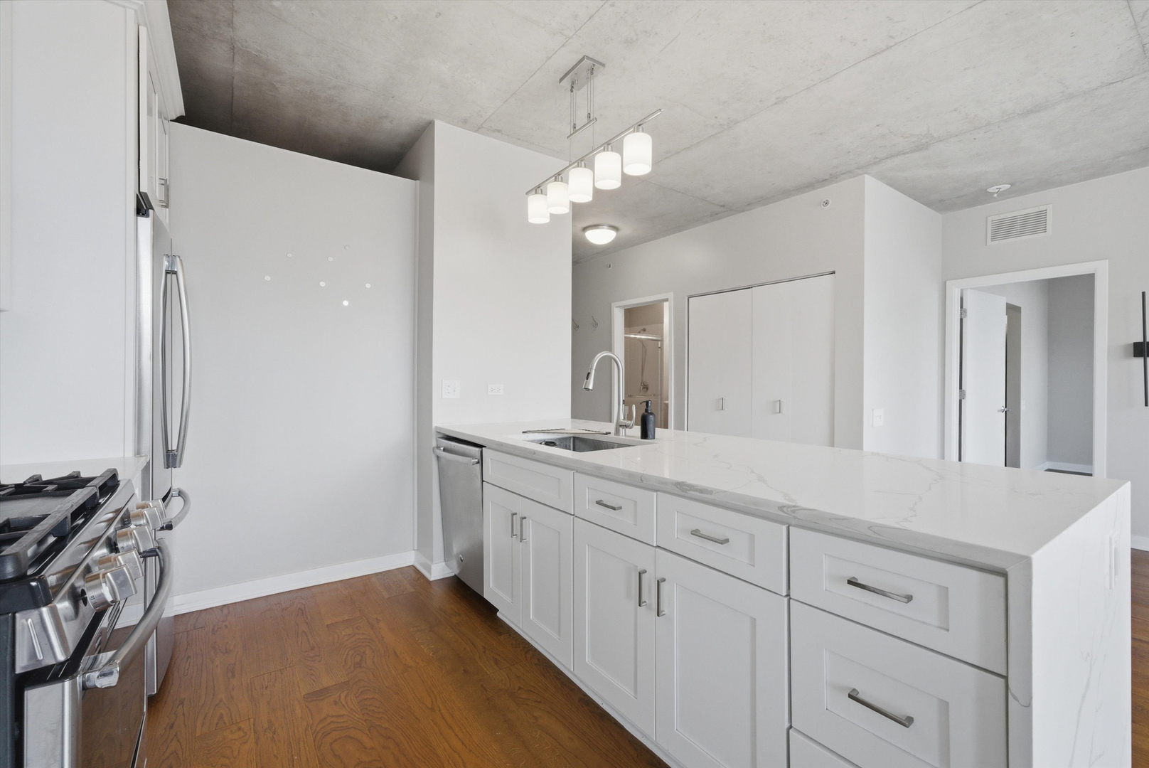 659 W Randolph Street Unit: 1005