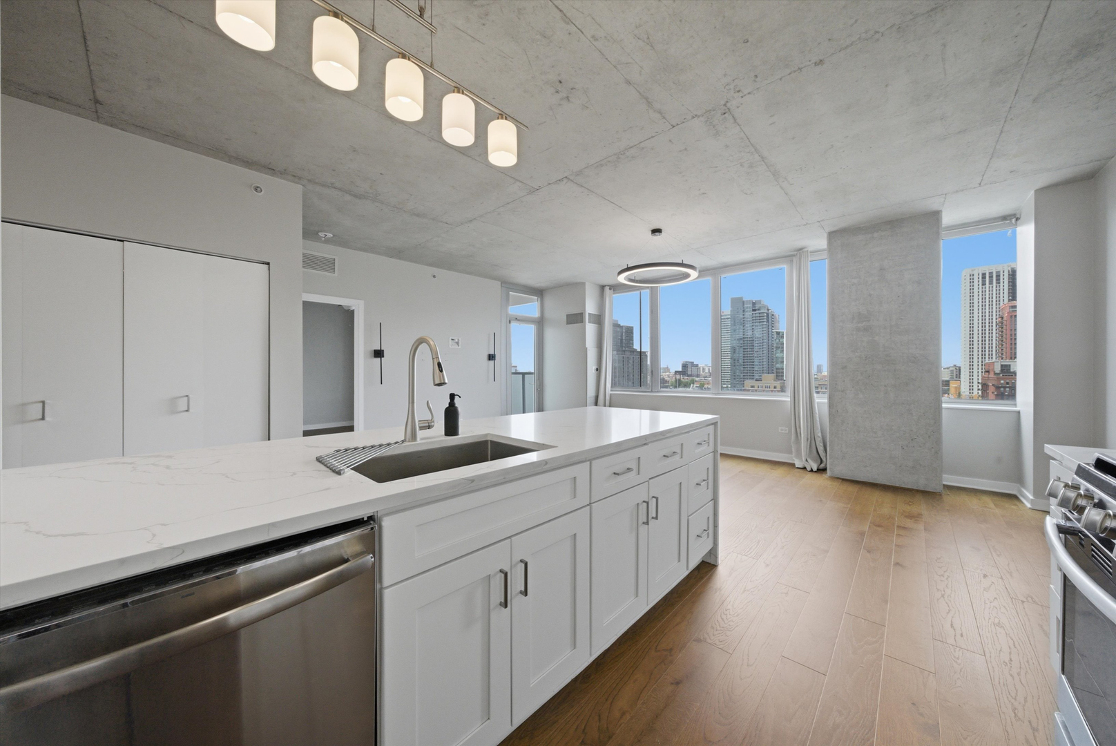 659 W Randolph Street Unit: 1005