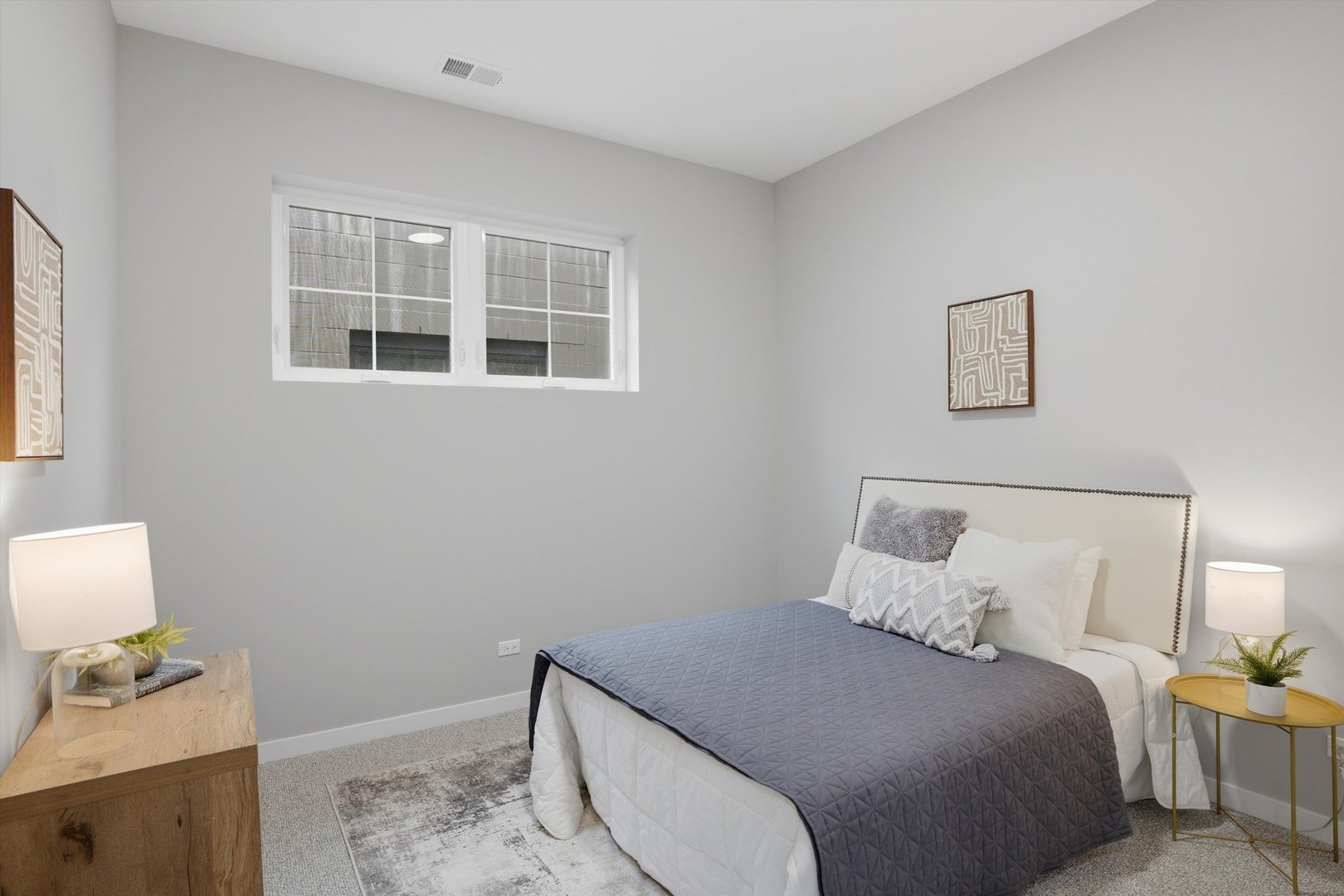 5830 N Lincoln Avenue Unit: 3W