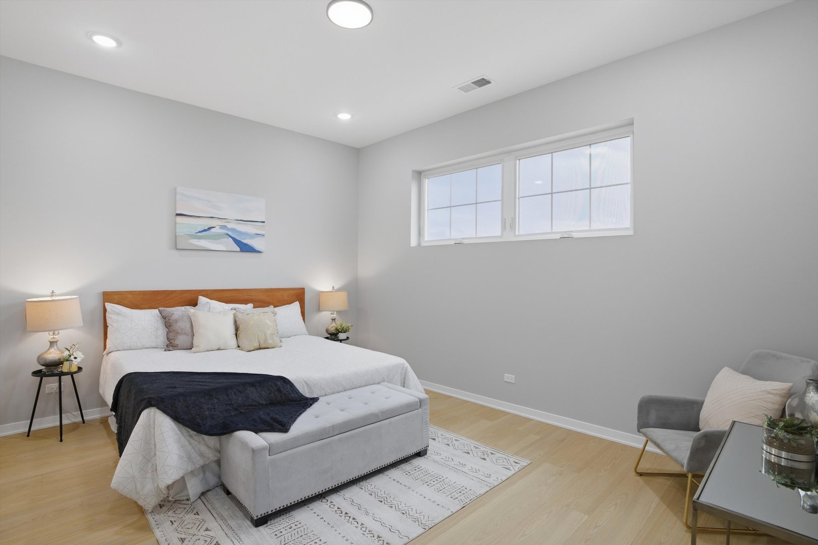 5830 N Lincoln Avenue Unit: 3W
