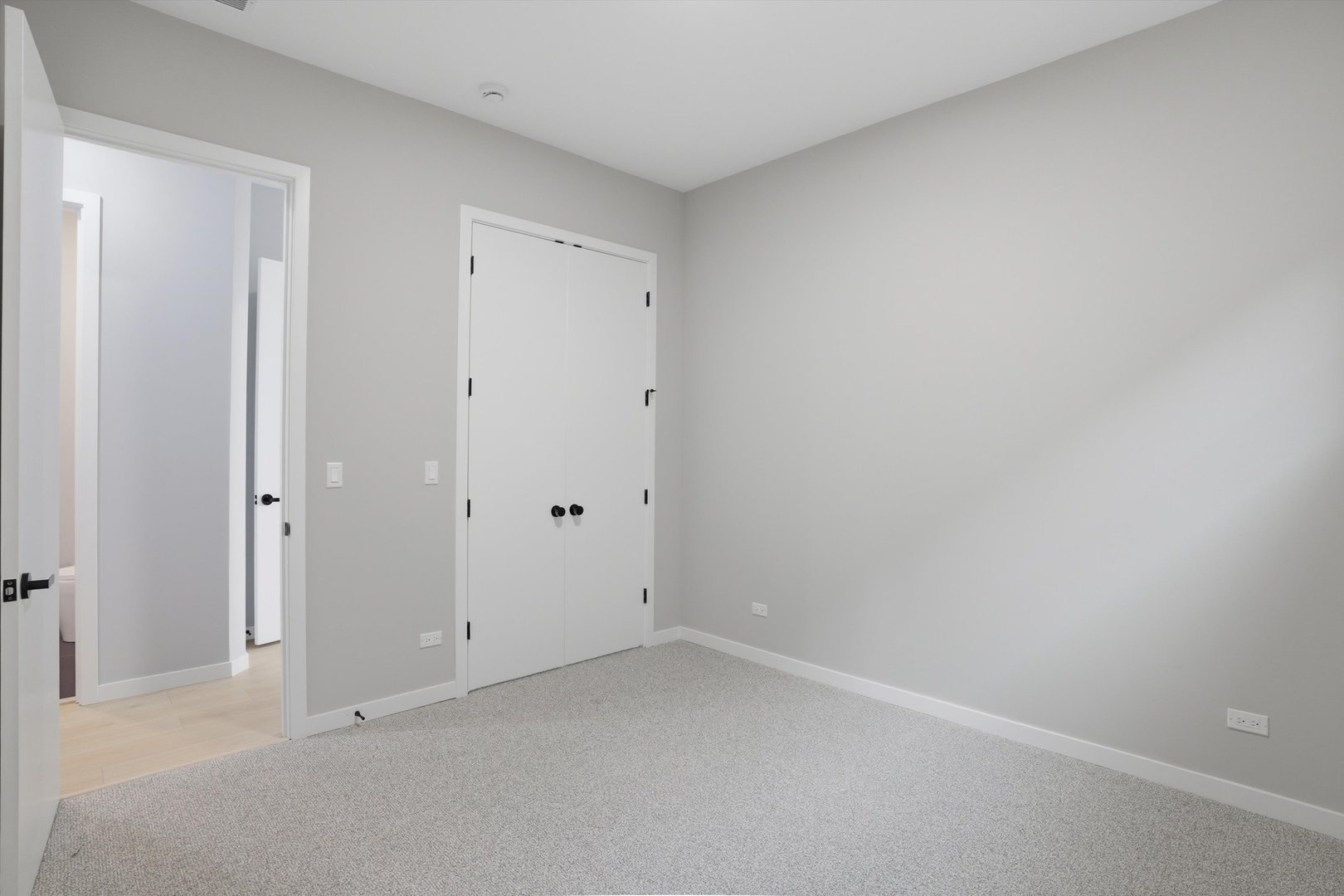 5830 N Lincoln Avenue Unit: 3W