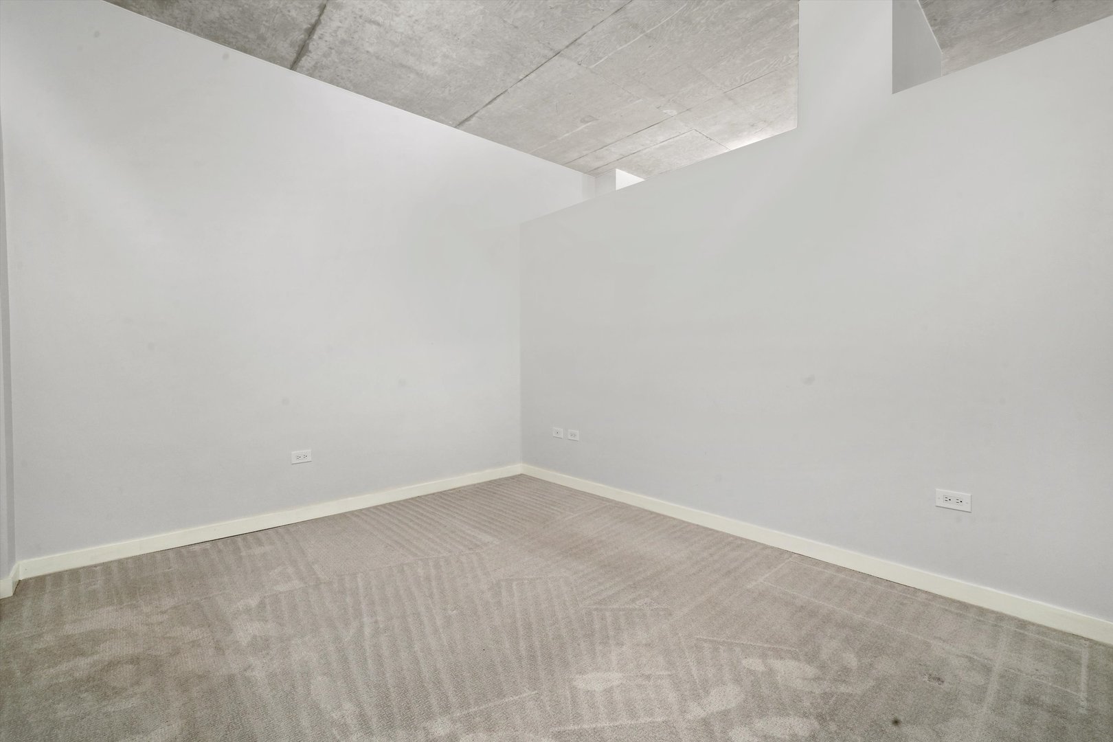 700 N Larrabee Street Unit: 1004