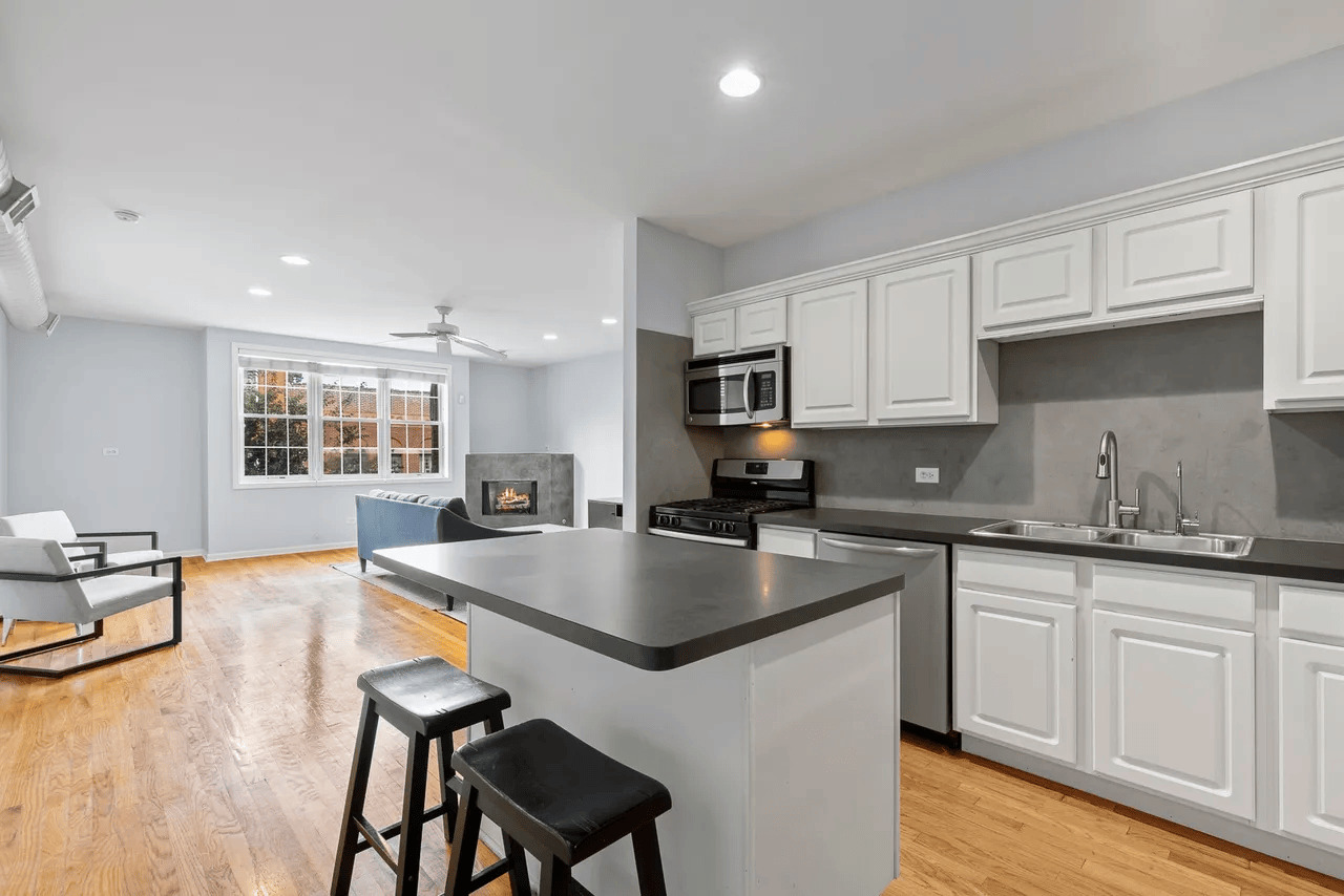 2315 W Harrison Street Unit: 3