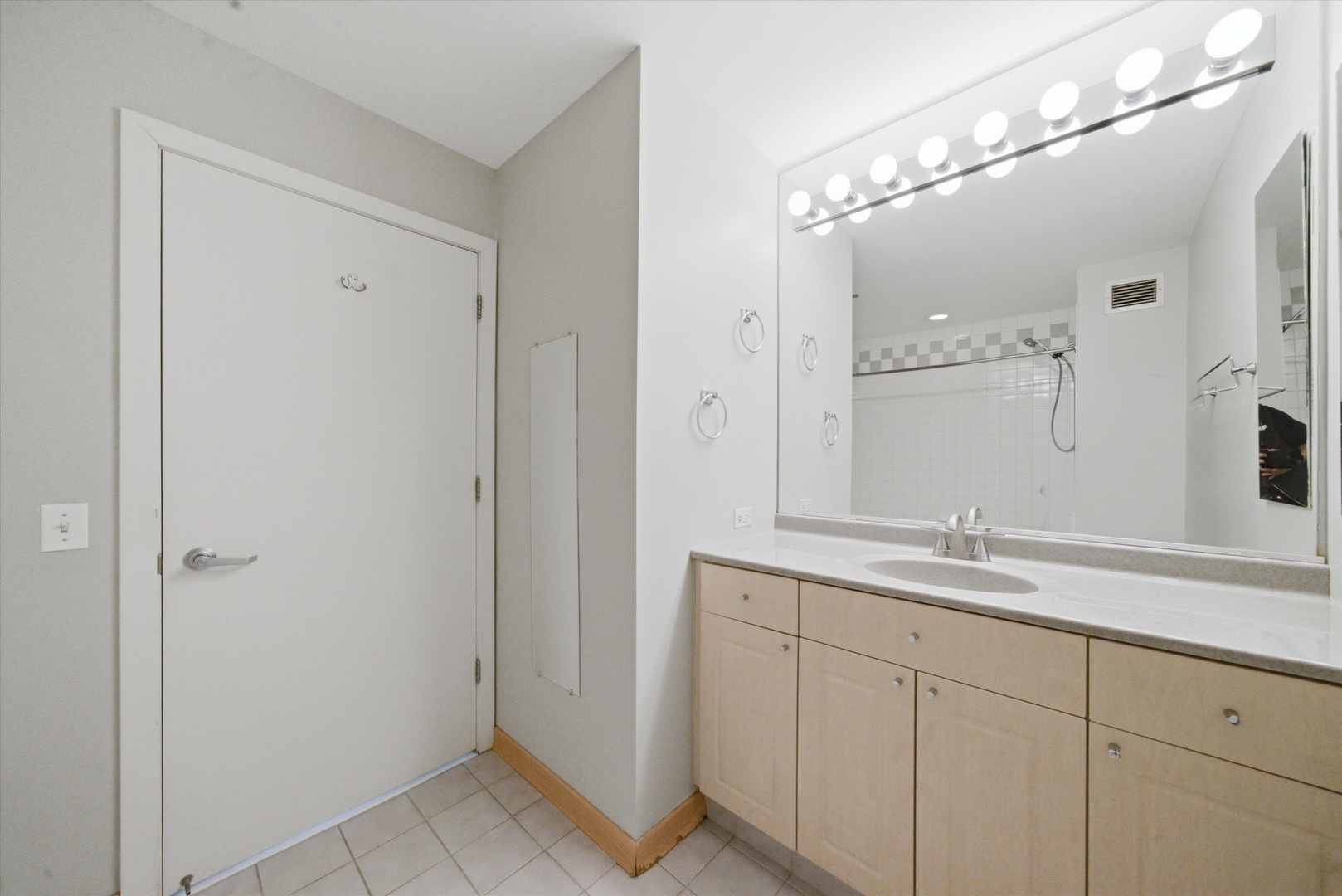 330 N Jefferson Street Unit: 1606