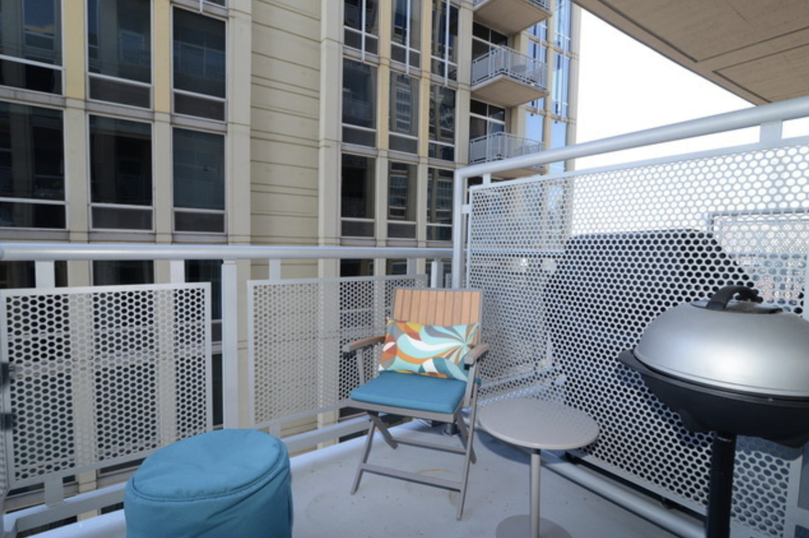 700 N Larrabee Street Unit: 1203