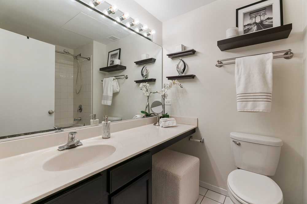 208 W WASHINGTON Street Unit: 1909
