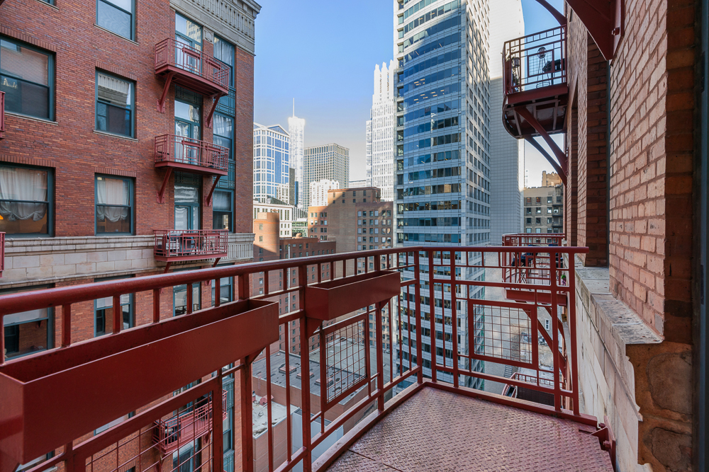208 W WASHINGTON Street Unit: 1909