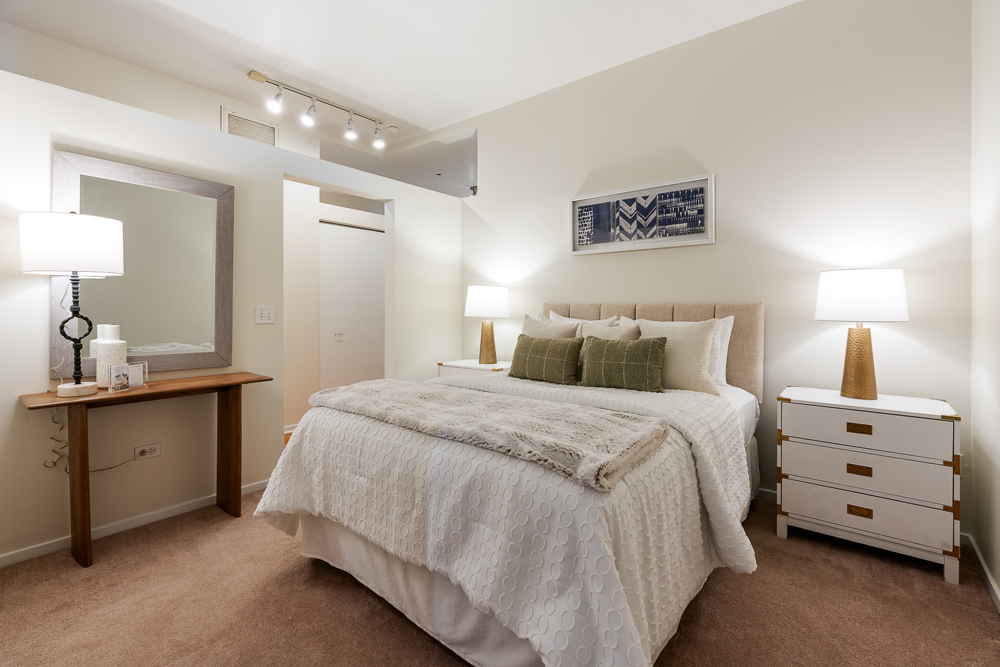 208 W WASHINGTON Street Unit: 1909