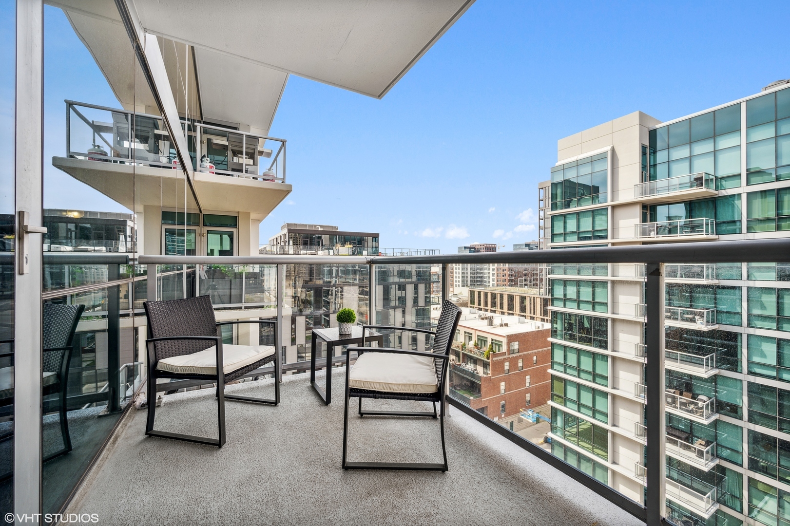 125 S Green Street Unit: 1002A