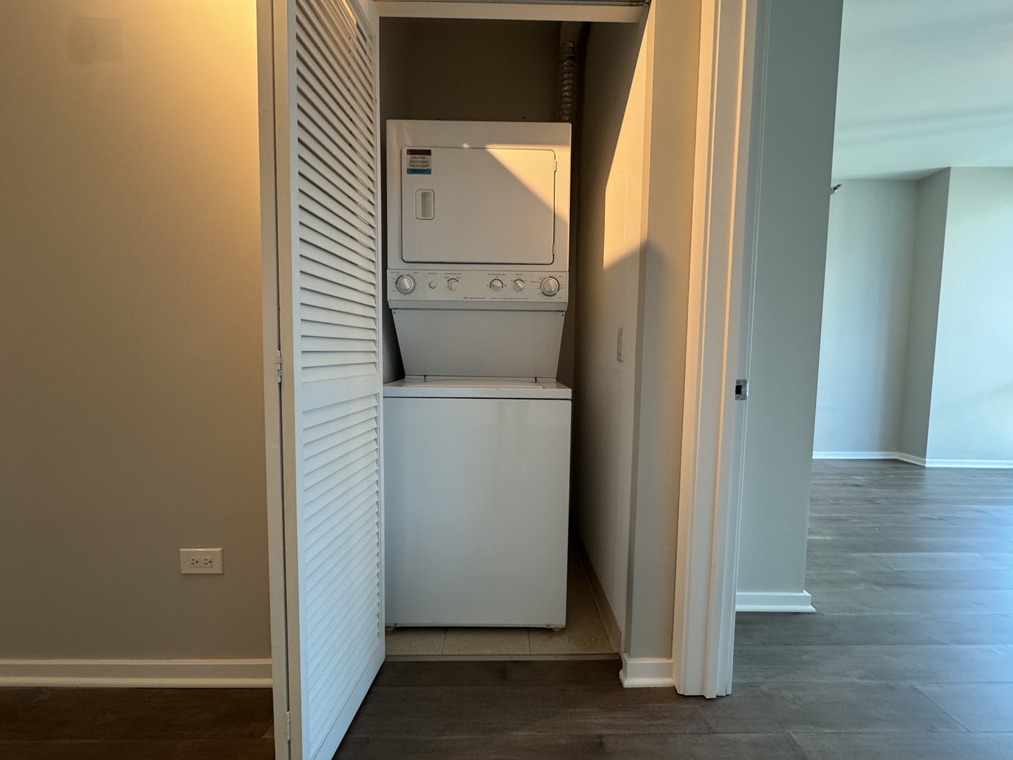 125 S Green Street Unit: 1002A