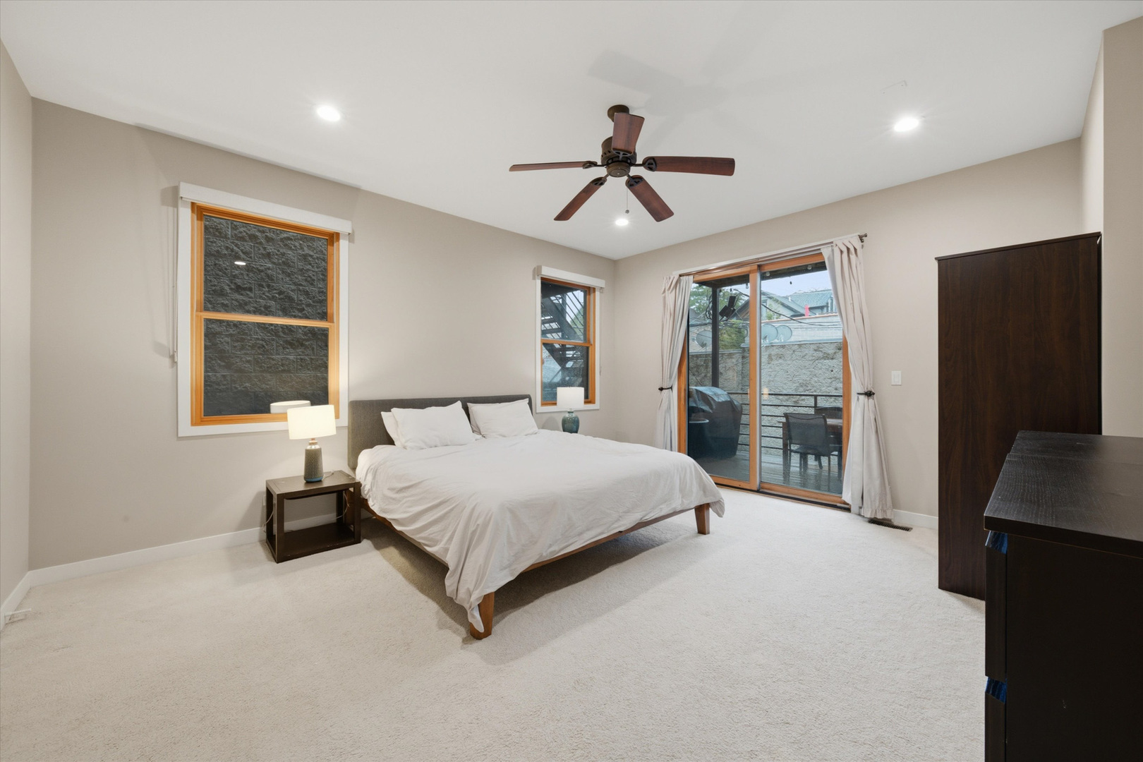 1054 N Hermitage Avenue Unit: 1