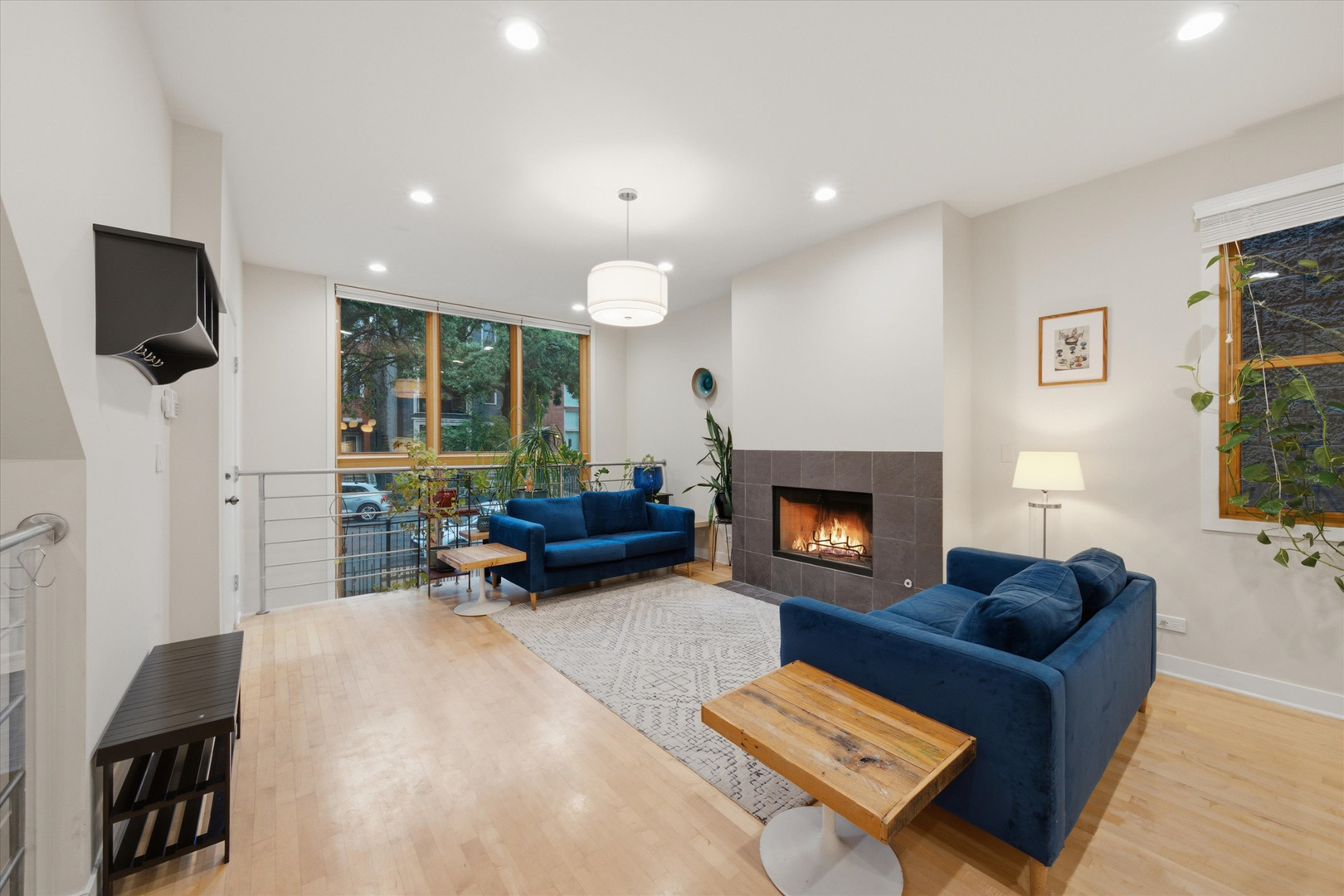 1054 N Hermitage Avenue Unit: 1