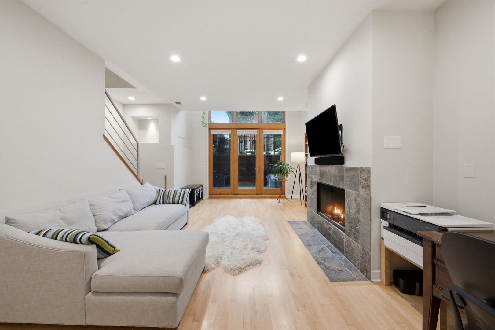 1054 N Hermitage Avenue Unit: 1