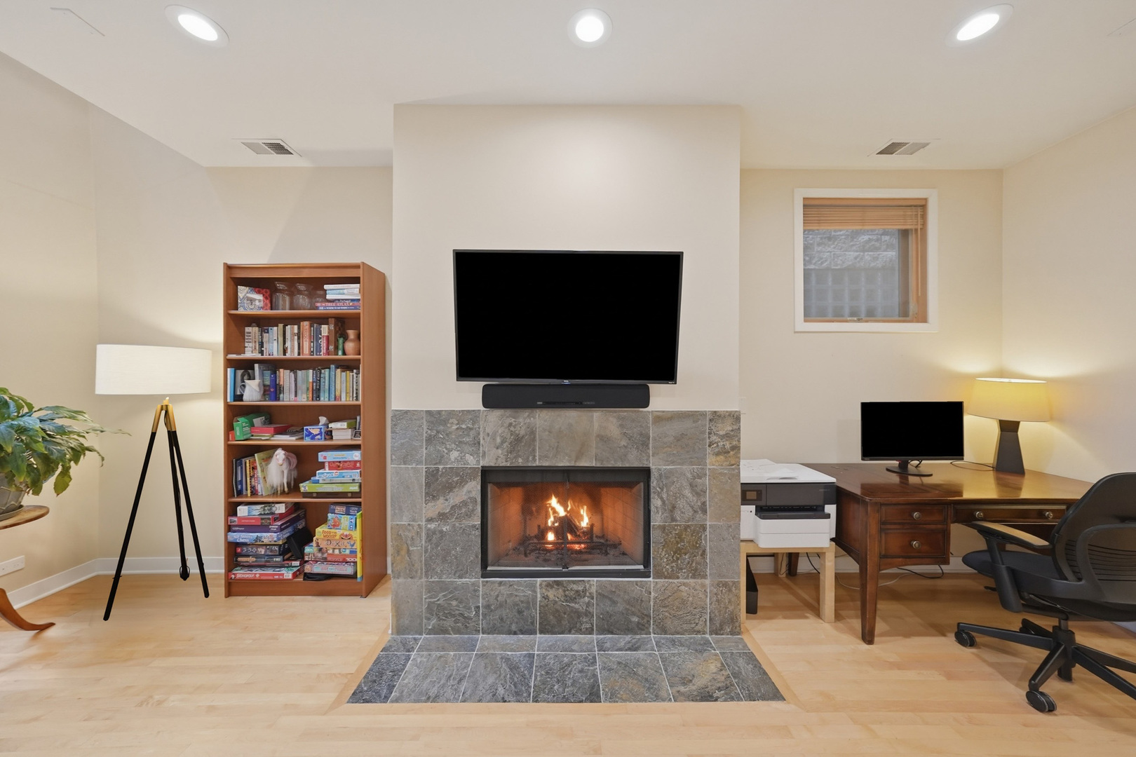 1054 N Hermitage Avenue Unit: 1