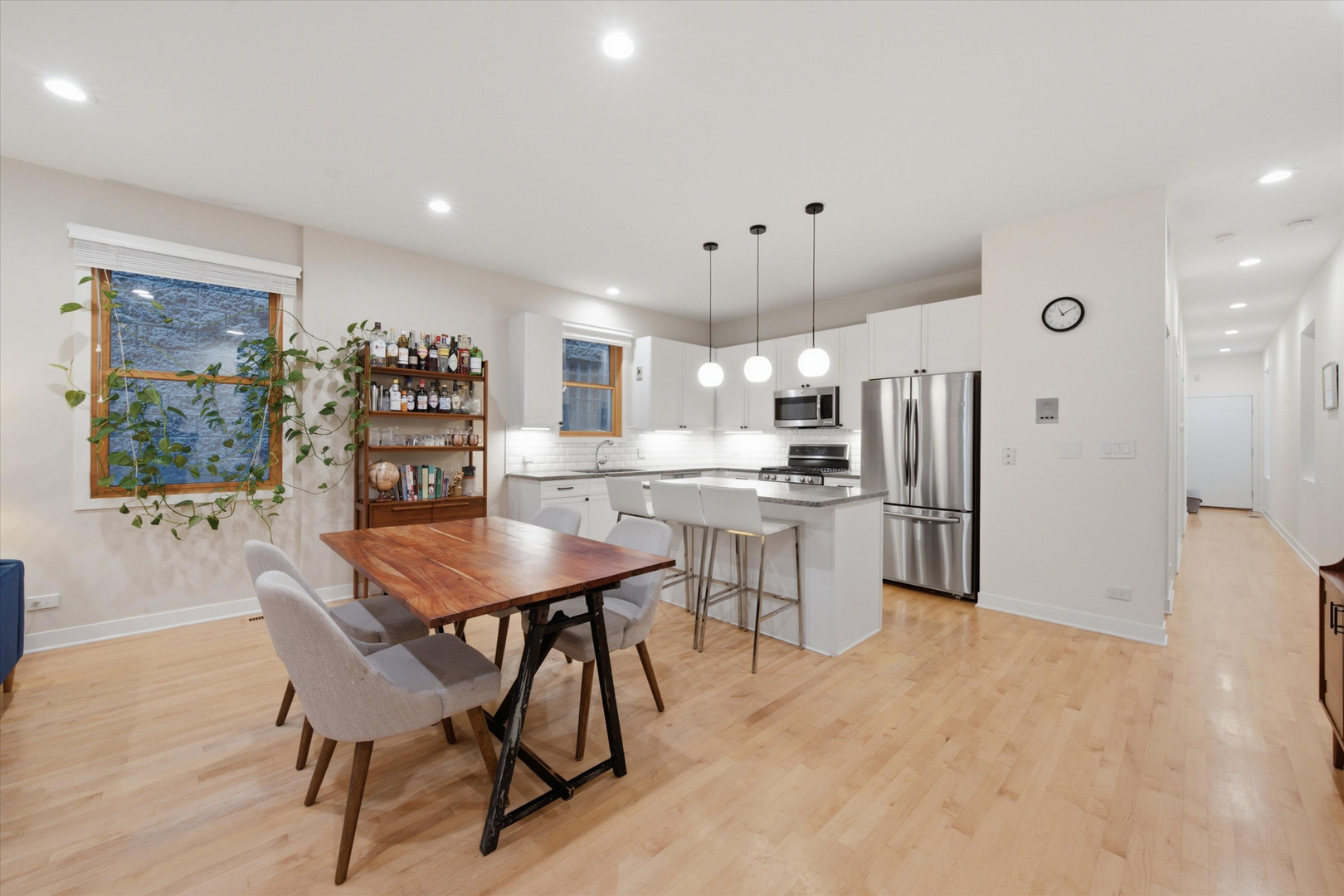 1054 N Hermitage Avenue Unit: 1