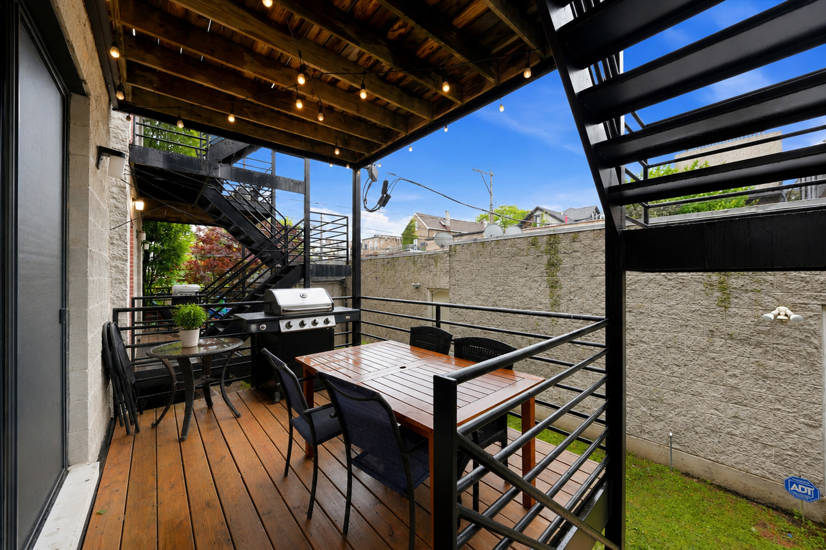 1054 N Hermitage Avenue Unit: 1
