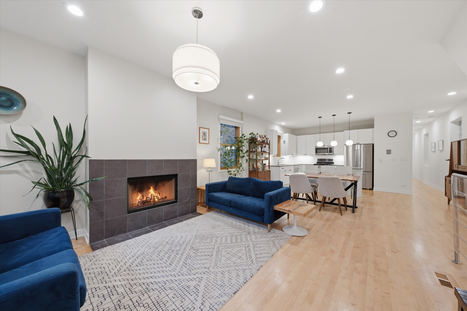 1054 N Hermitage Avenue Unit: 1