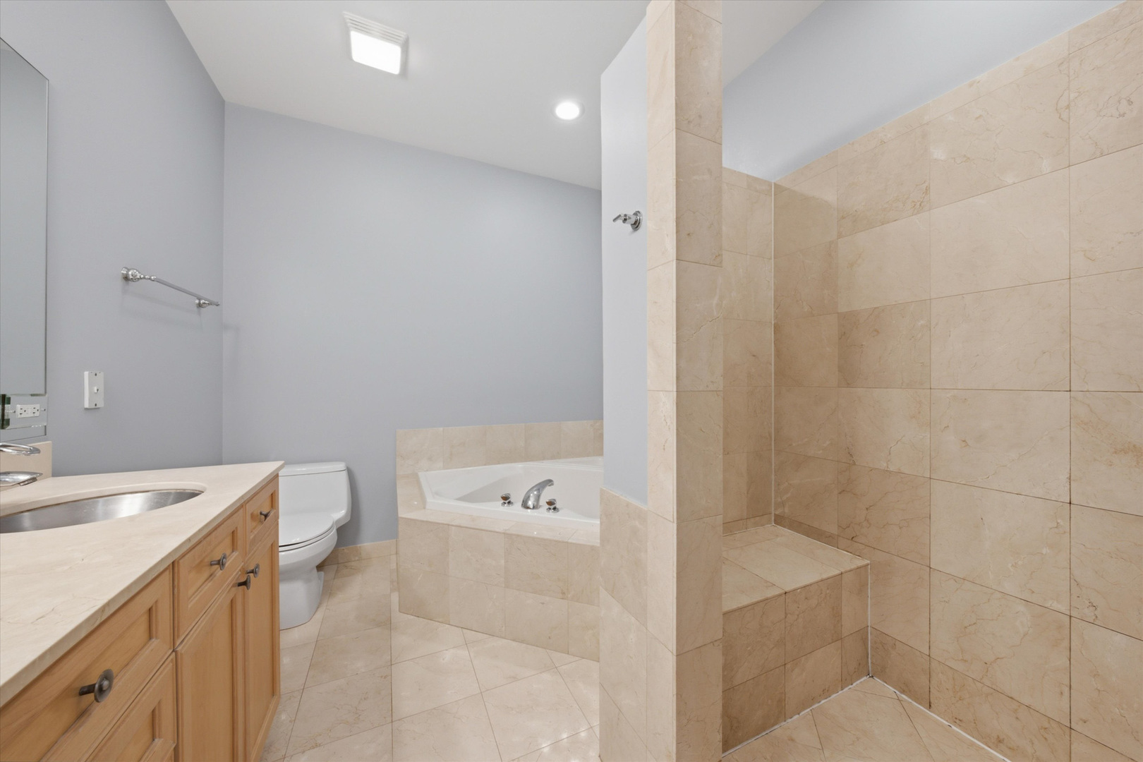 1054 N Hermitage Avenue Unit: 1