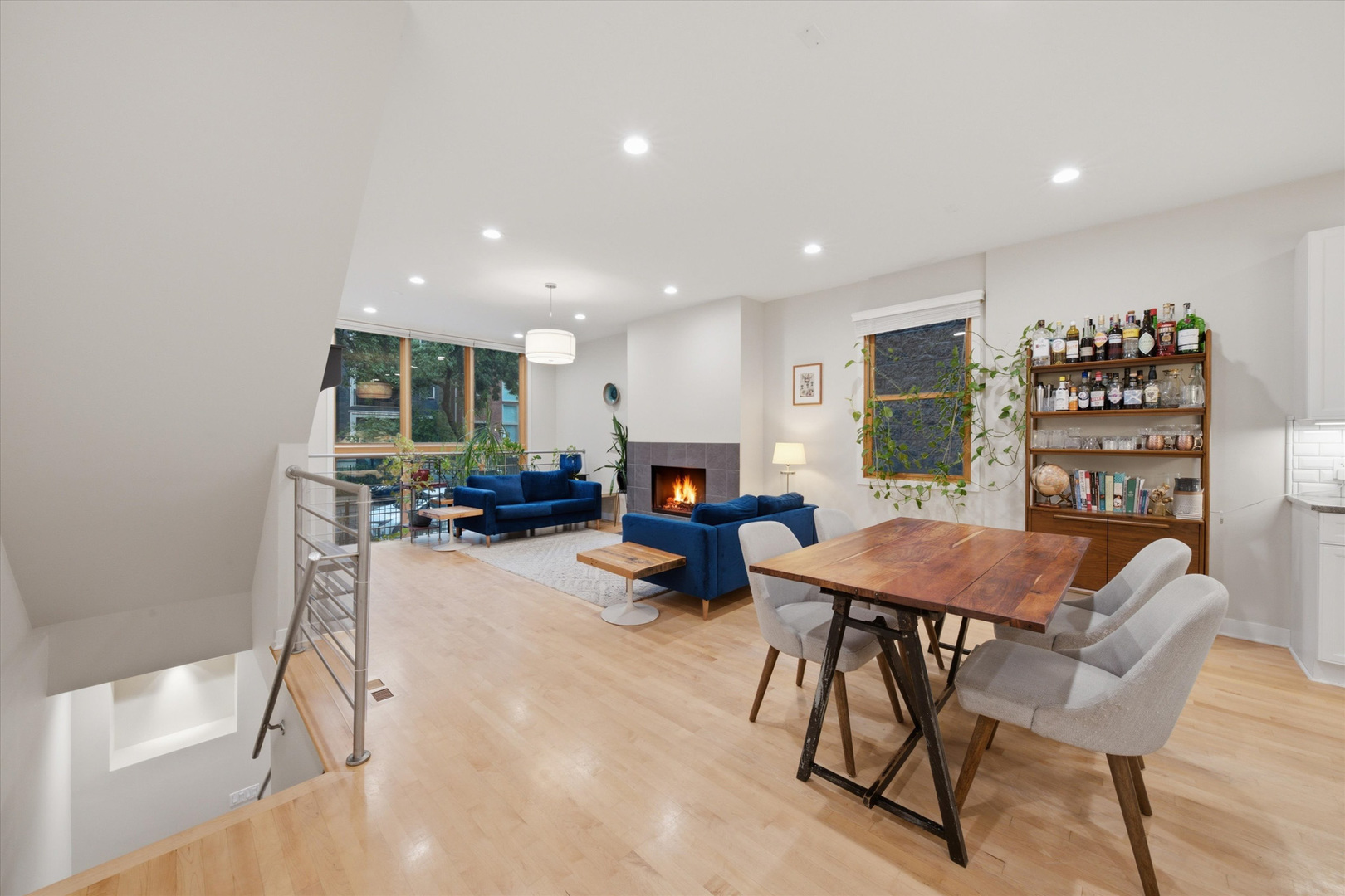 1054 N Hermitage Avenue Unit: 1