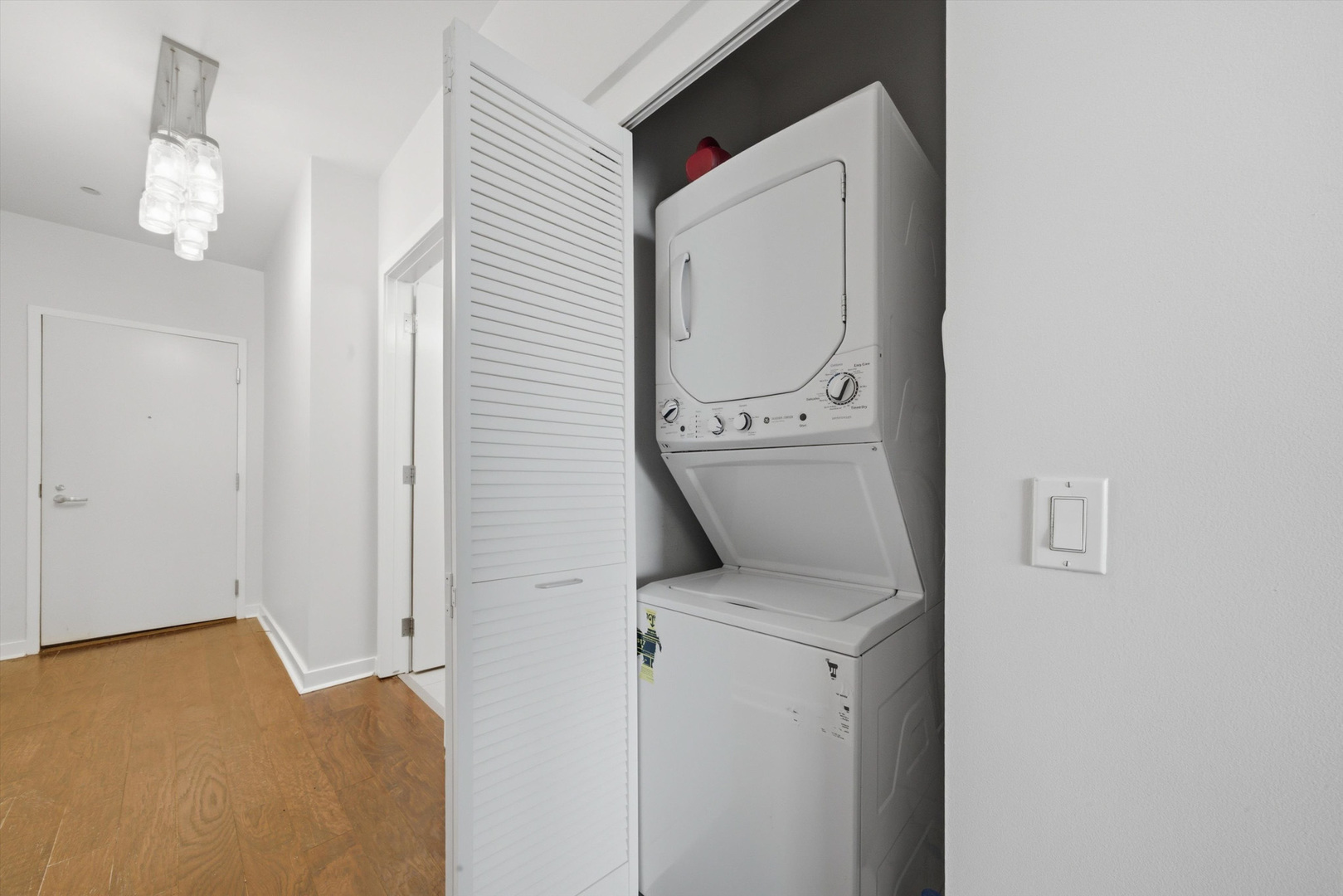 720 N Larrabee Street Unit: 1711