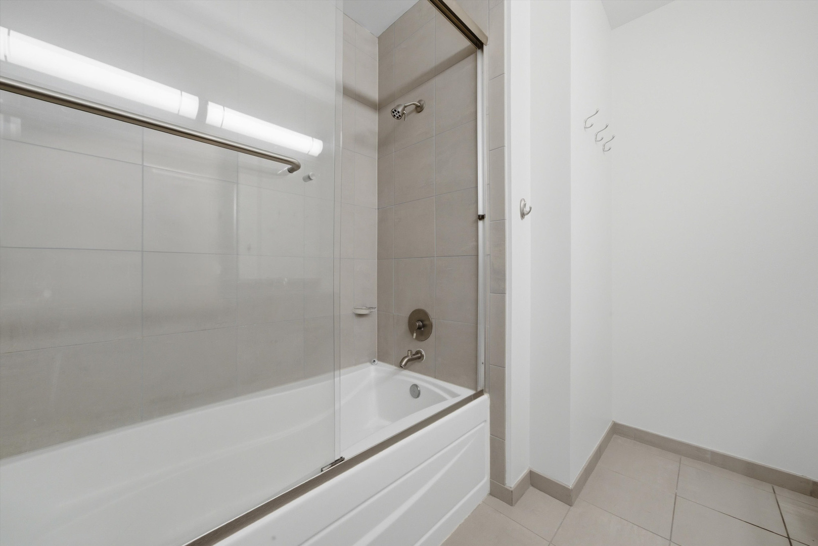720 N Larrabee Street Unit: 1711