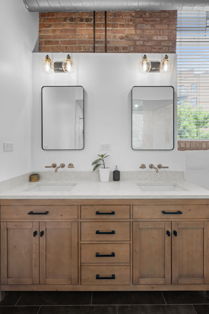 550 N Kingsbury Street Unit: 111