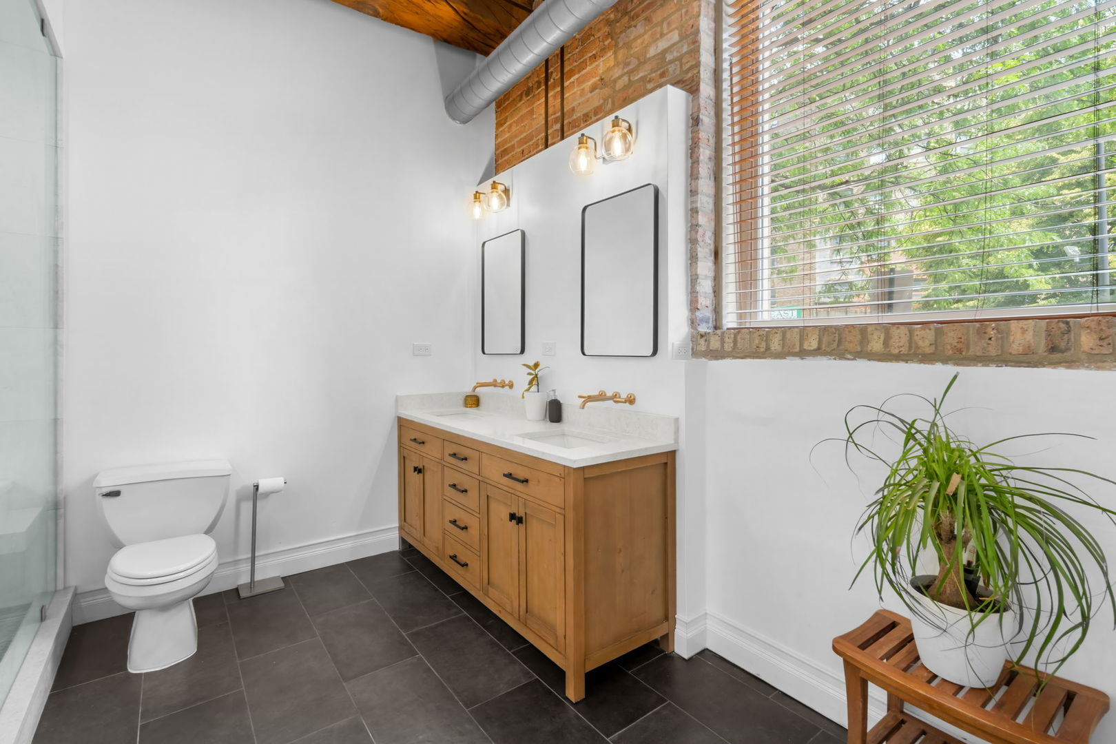 550 N Kingsbury Street Unit: 111