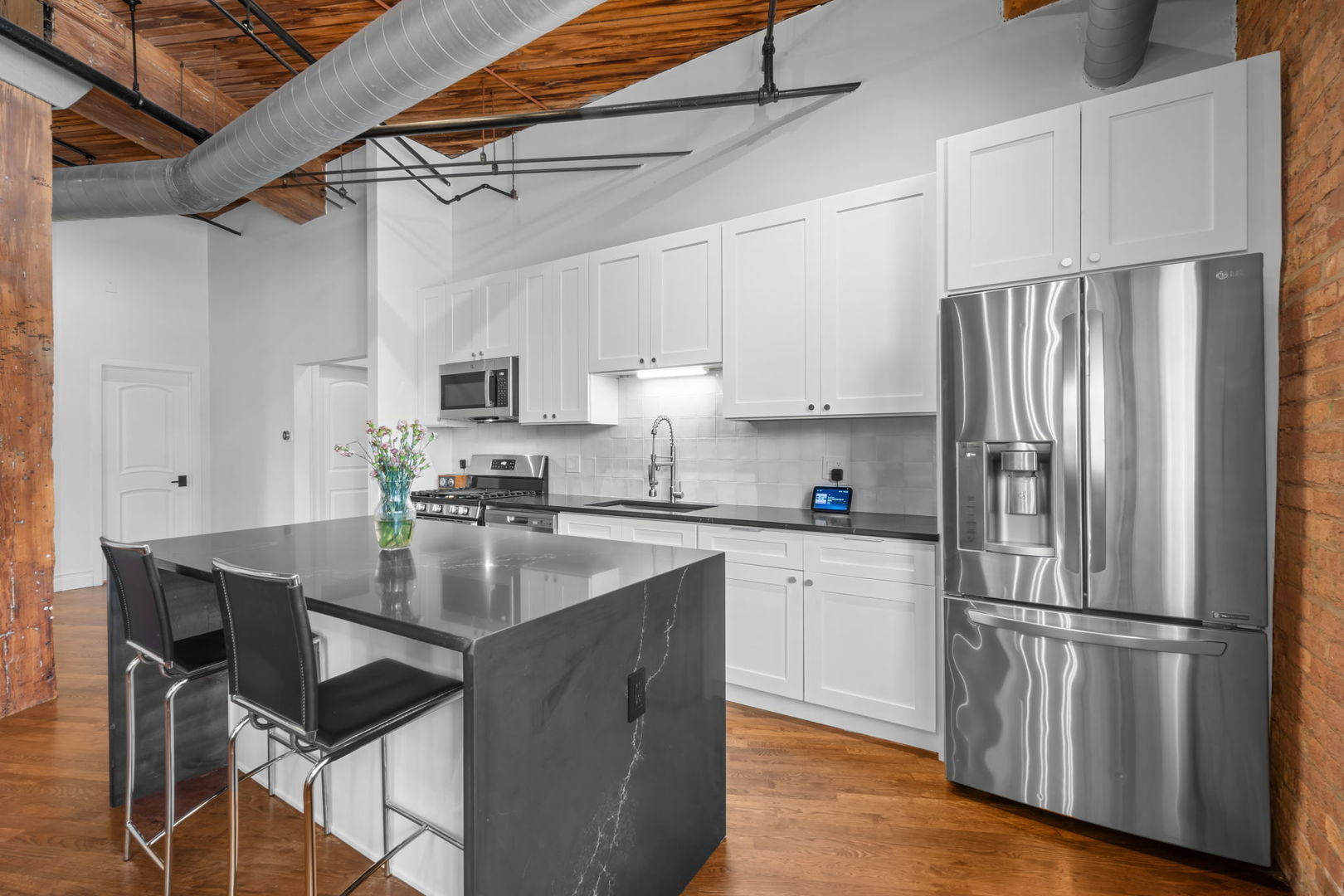 550 N Kingsbury Street Unit: 111
