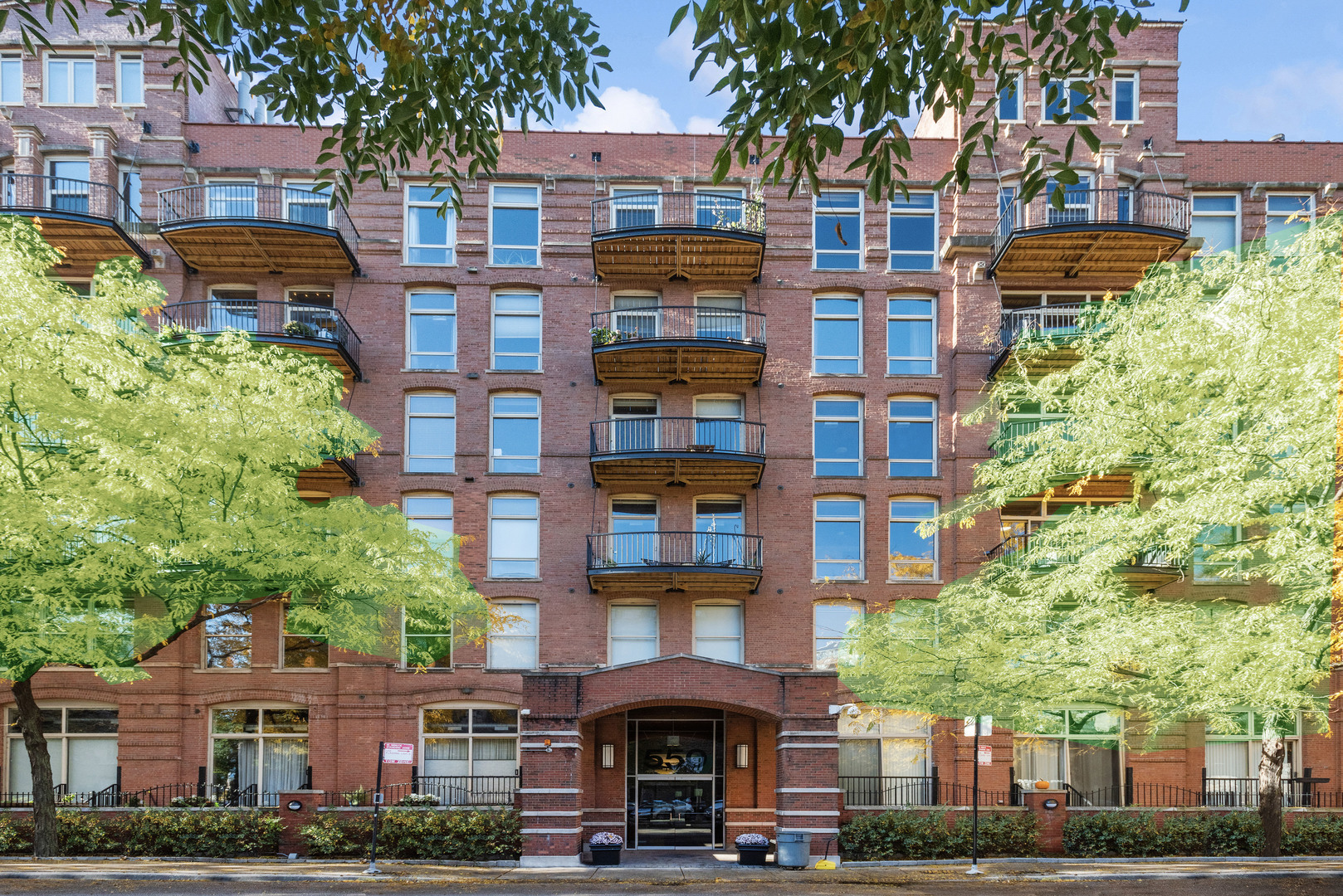 550 N Kingsbury Street Unit: 111