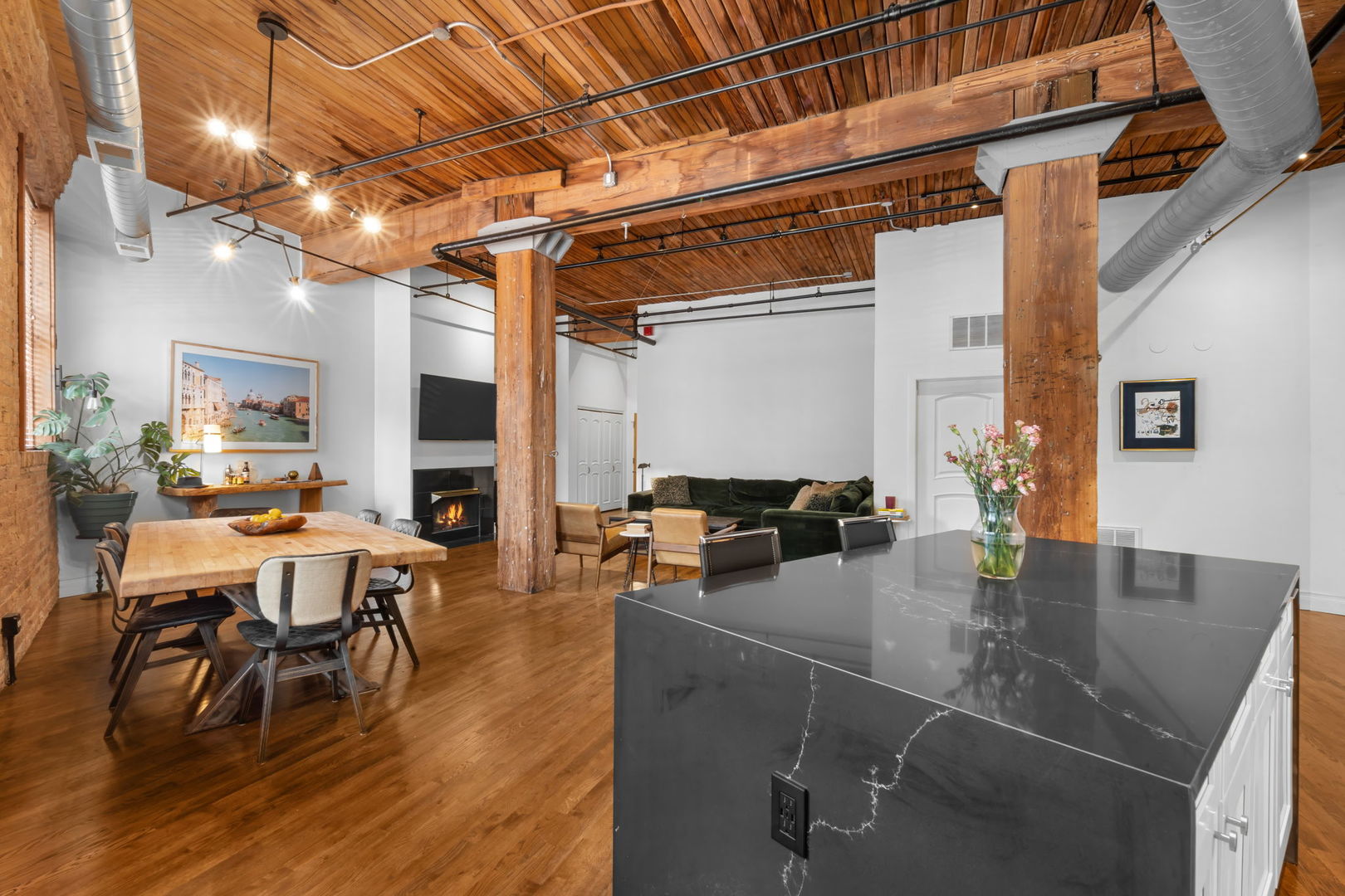 550 N Kingsbury Street Unit: 111