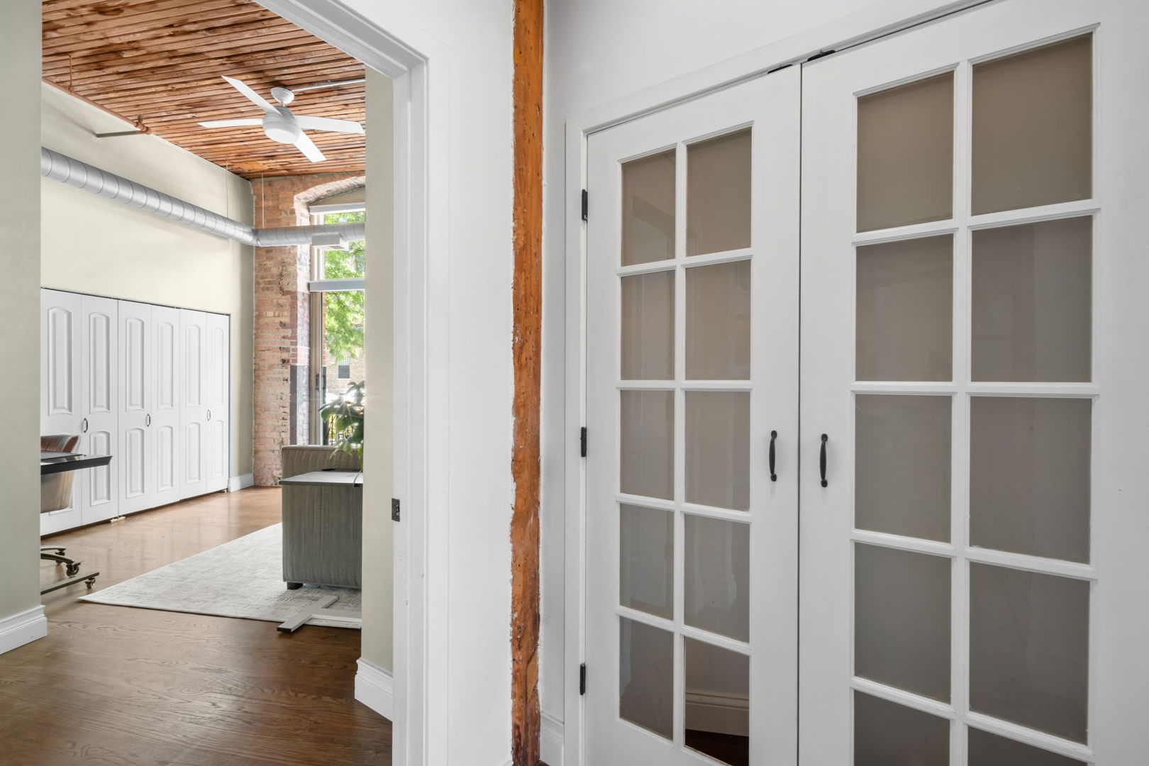 550 N Kingsbury Street Unit: 111
