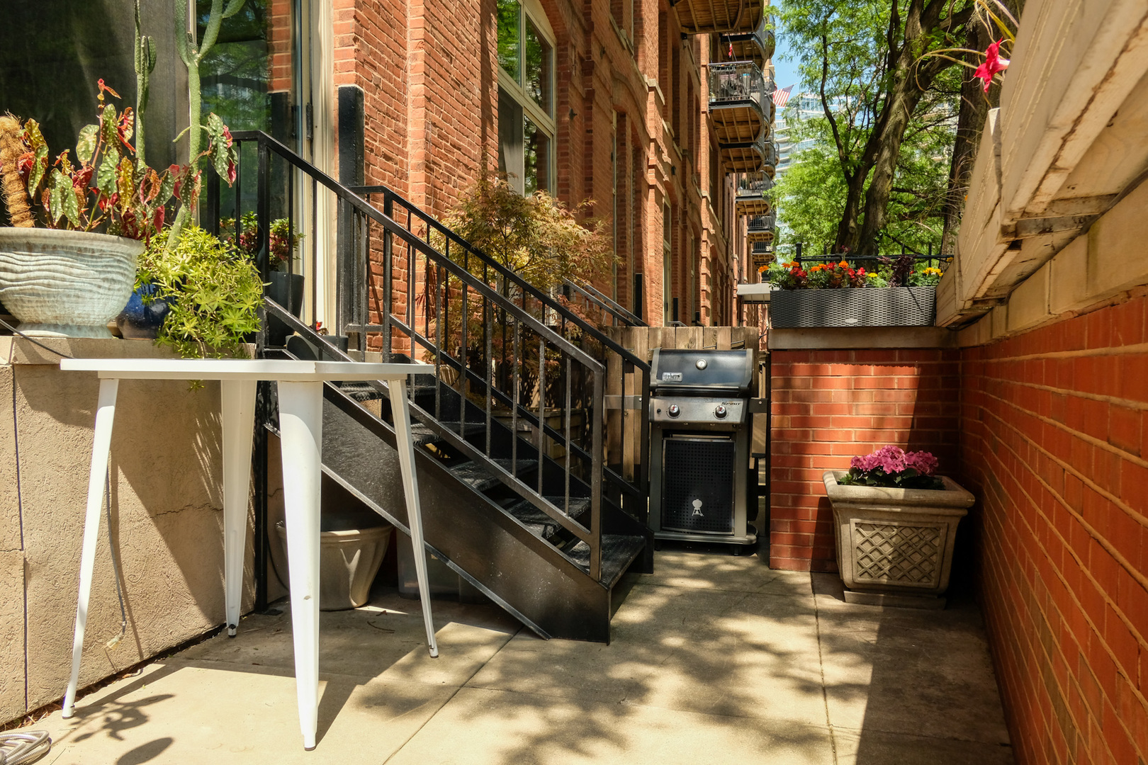 550 N Kingsbury Street Unit: 111