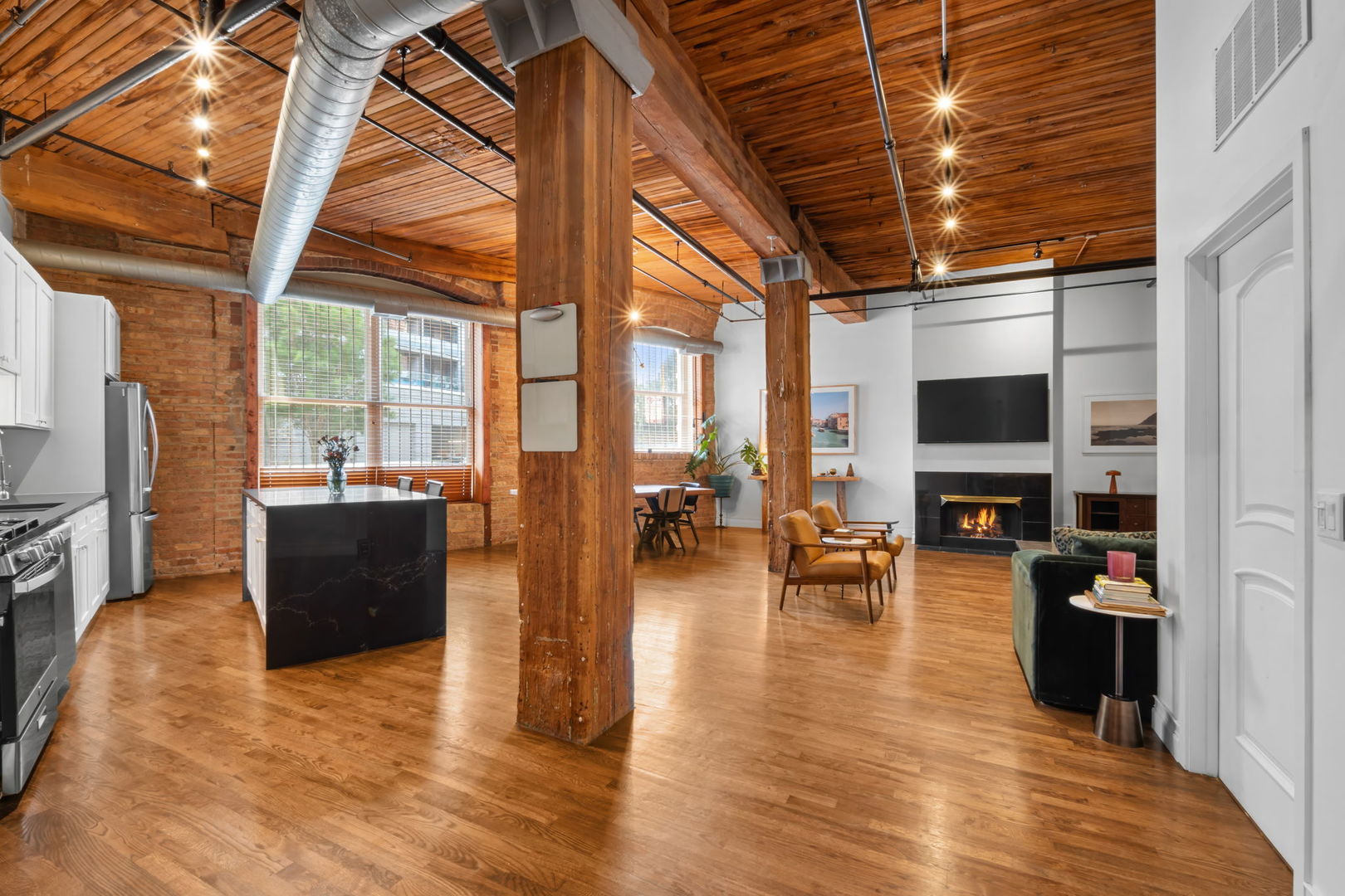 550 N Kingsbury Street Unit: 111